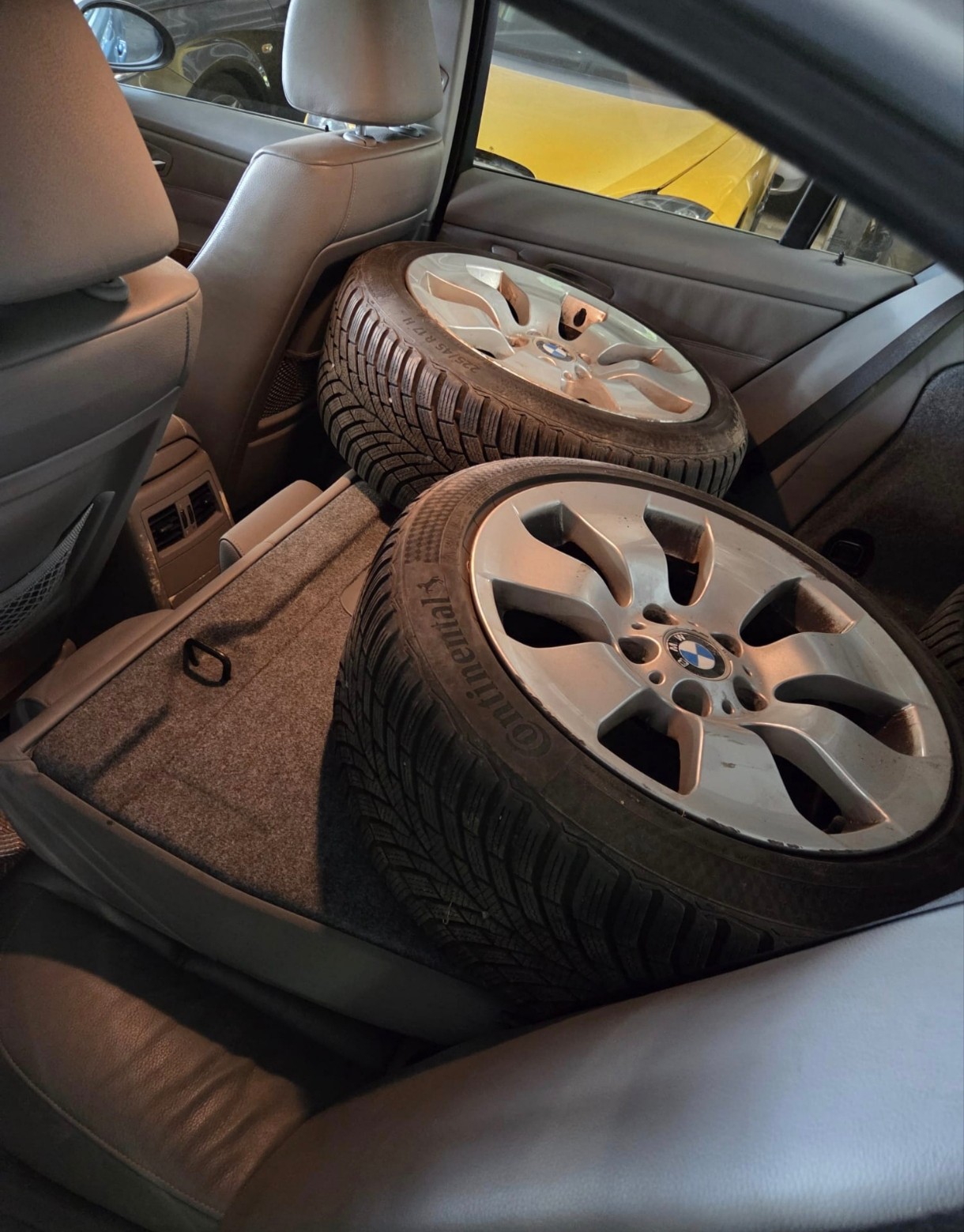BMW 330xi-image-12