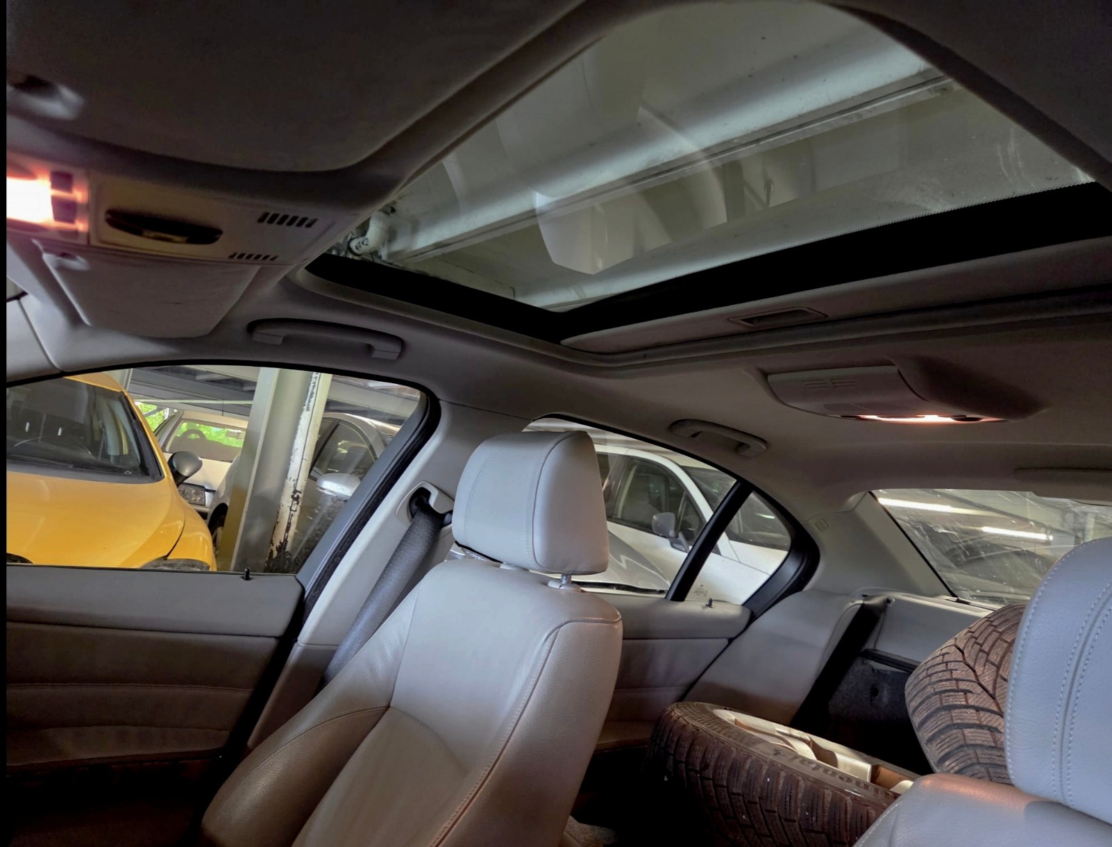 BMW 330xi-image-11