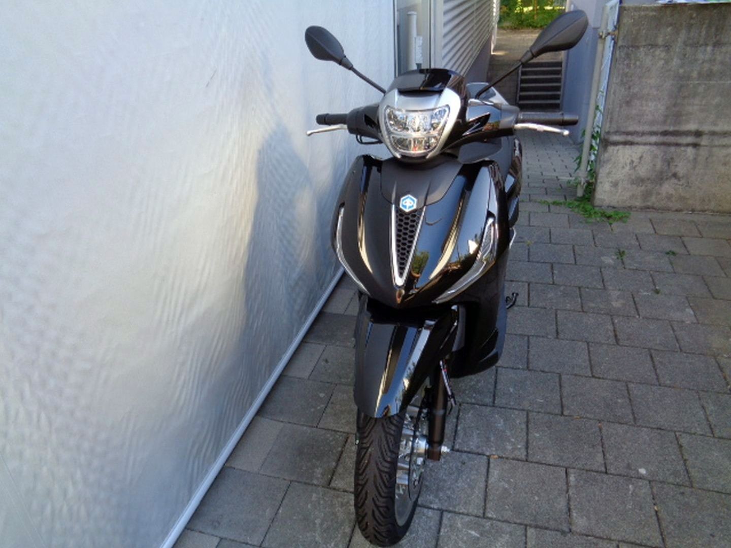 PIAGGIO BEVERLY 300 HPE-image-2