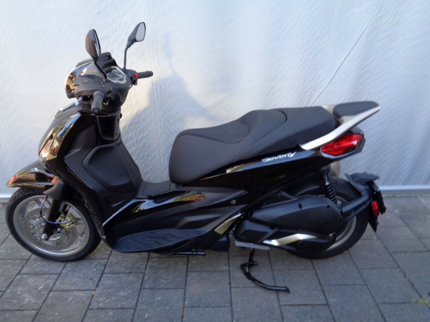 PIAGGIO BEVERLY 300 HPE-image-0