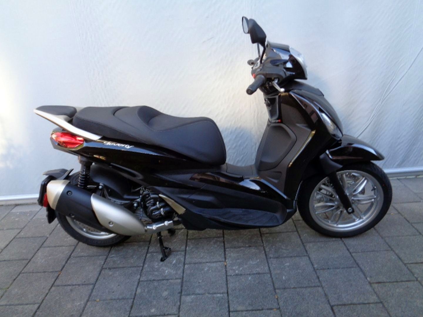 PIAGGIO BEVERLY 300 HPE-image-3