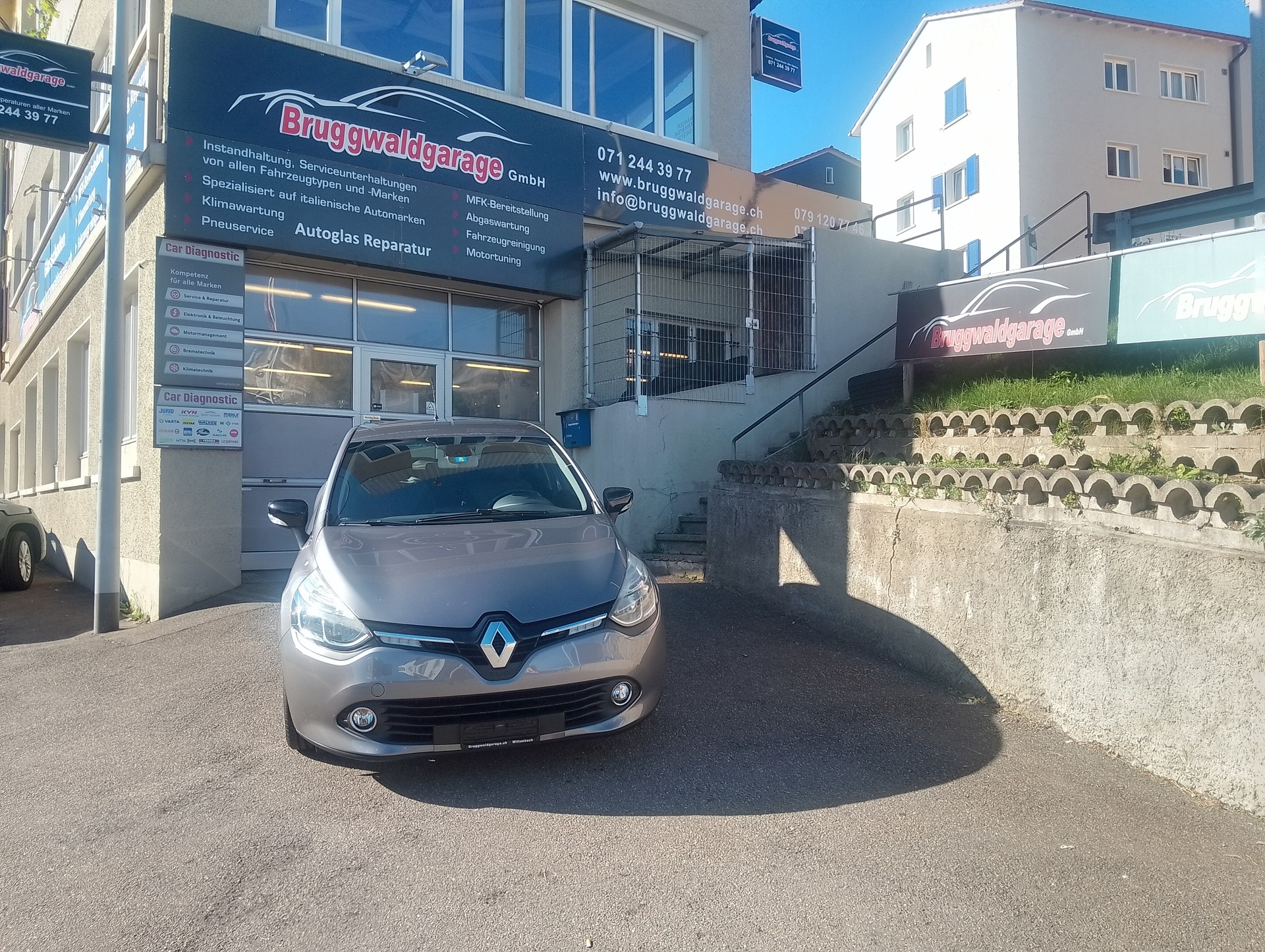 RENAULT Clio 1.2 16V T Swiss Edition EDC