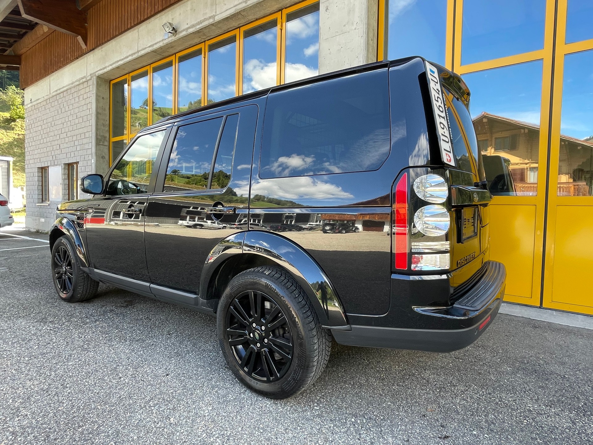 LAND ROVER Discovery 3.0 SDV6 HSE Luxury Automatic-image-2