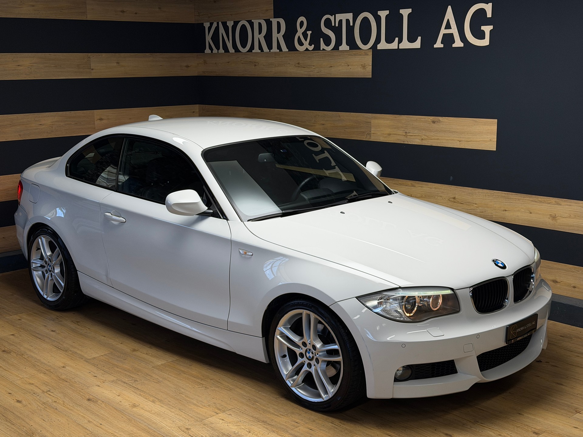 BMW 125i Coupé M-SPORT Steptronic-showroom-element-3