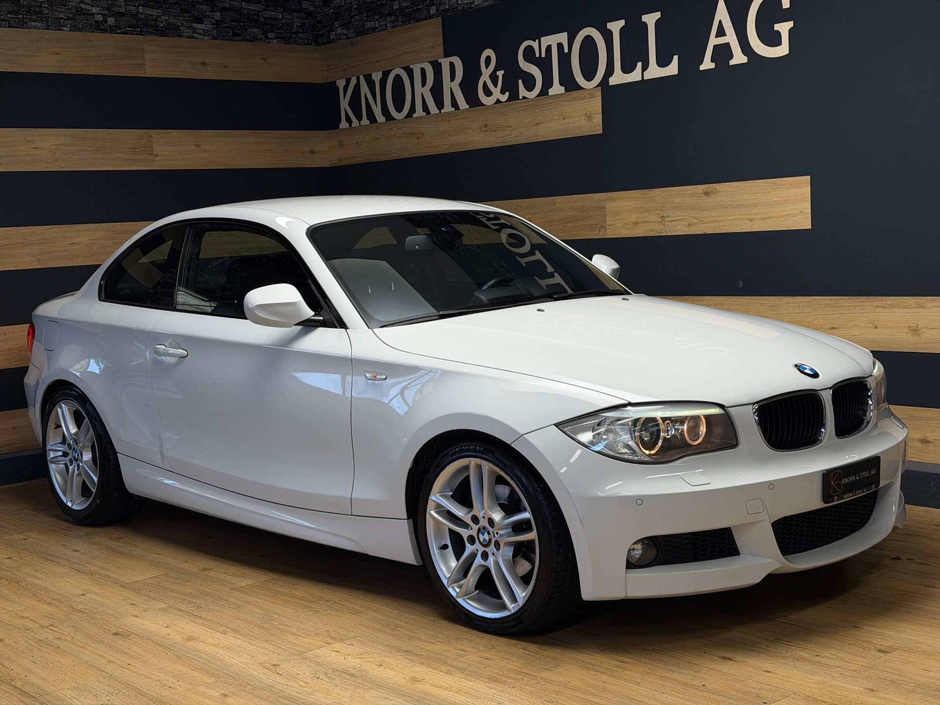 BMW 125i Coupé M-SPORT Steptronic-showroom-element-1