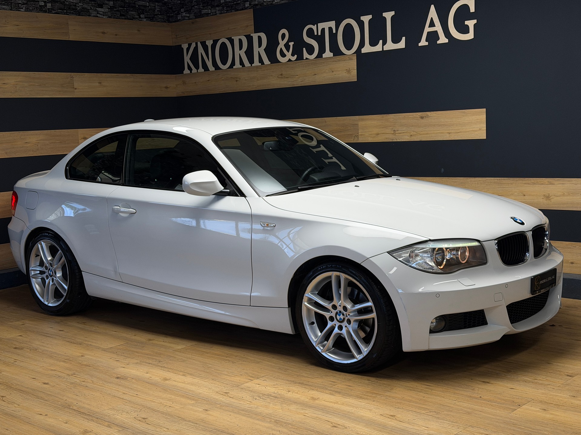 BMW 125i Coupé M-SPORT Steptronic-showroom-element-2