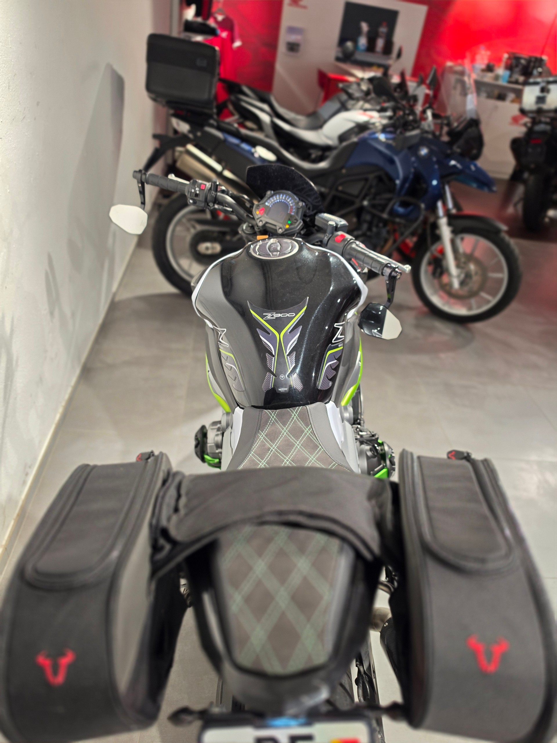 KAWASAKI Z 900-image-6
