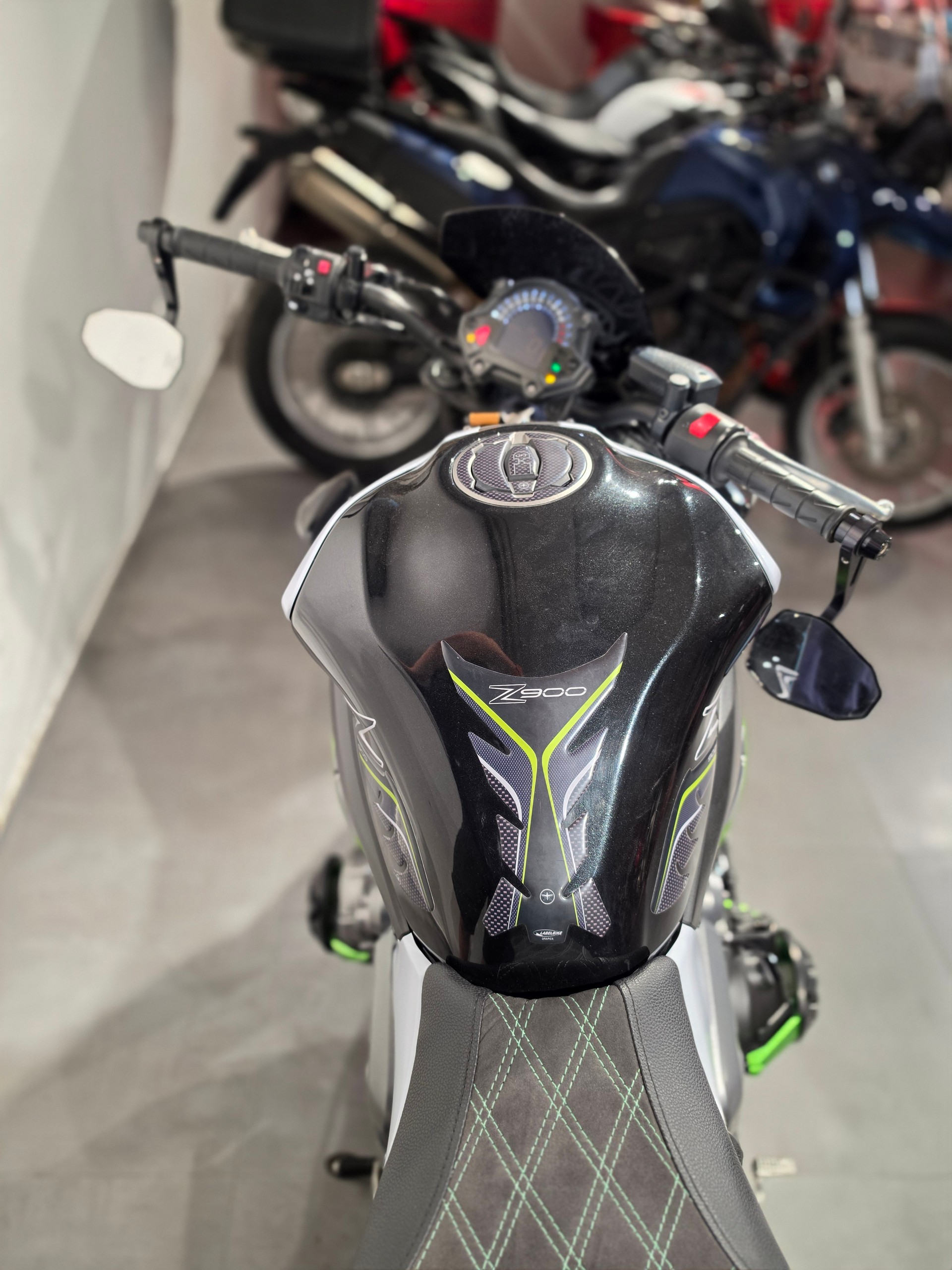 KAWASAKI Z 900-image-5