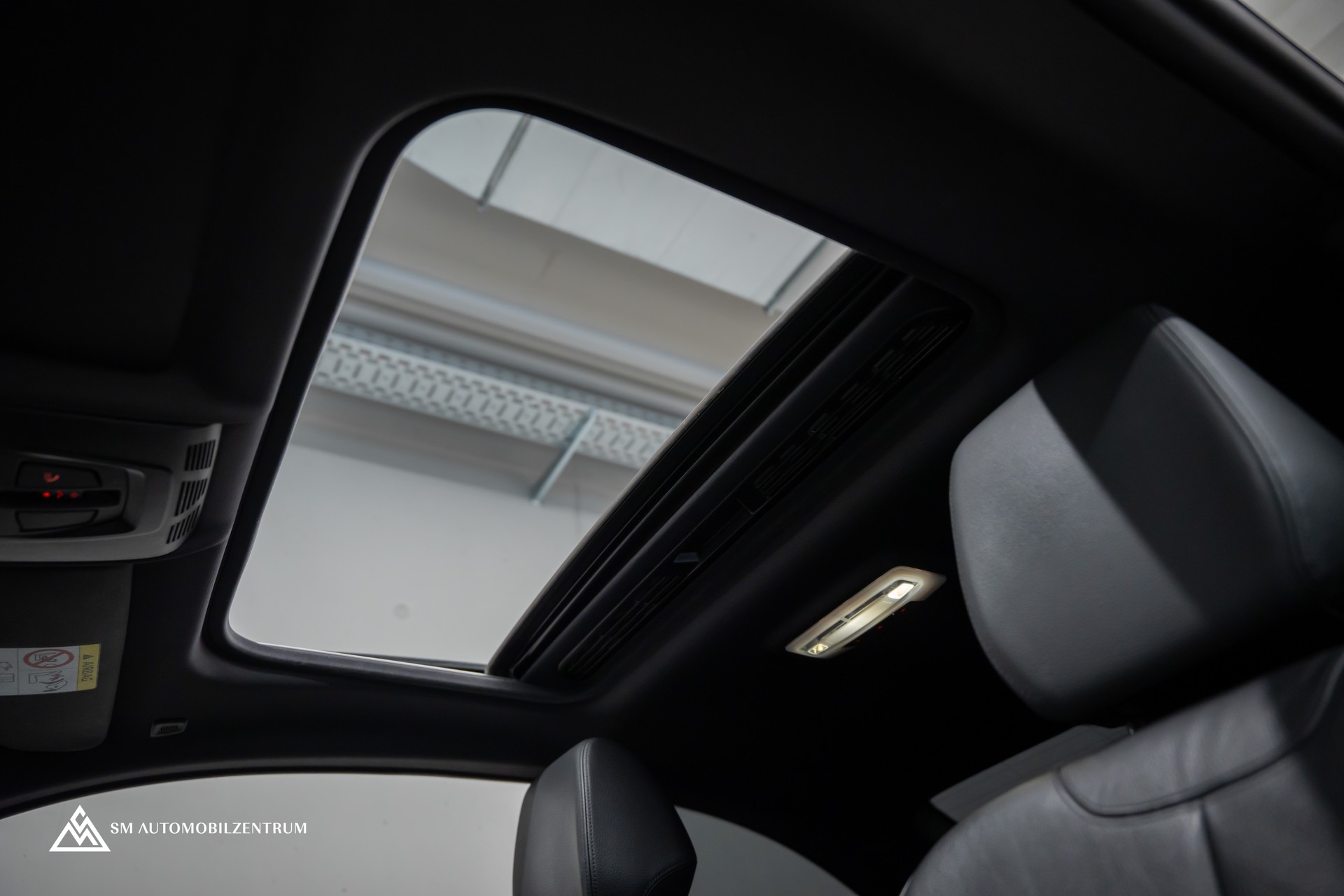 BMW M235i xDrive Steptronic / M-Performance Abgasanlage / Panorama / Rückfahrkamera-image-18