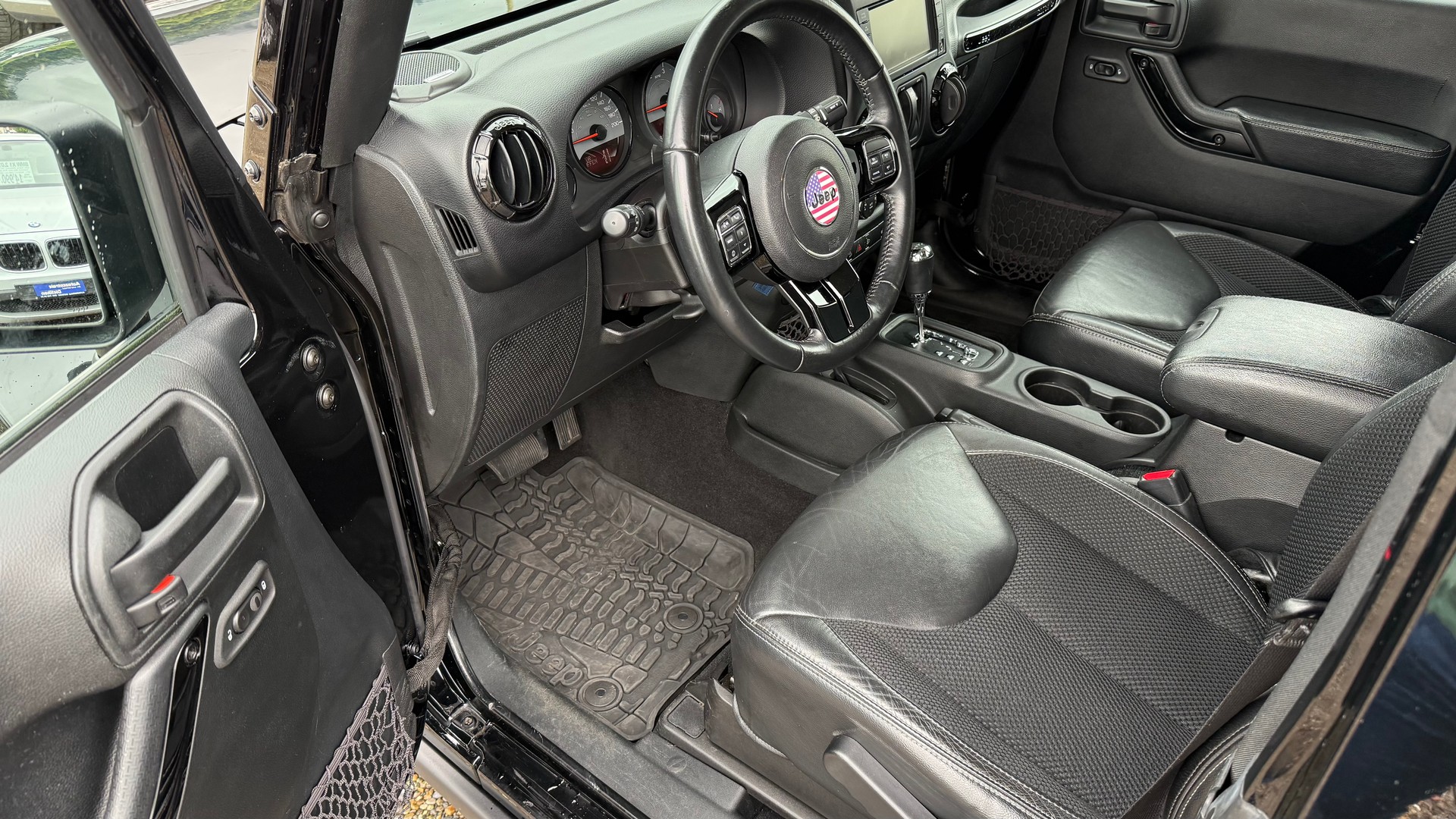 JEEP Wrangler 2.8 CRD Sahara Automatic hardtop-showroom-element-1