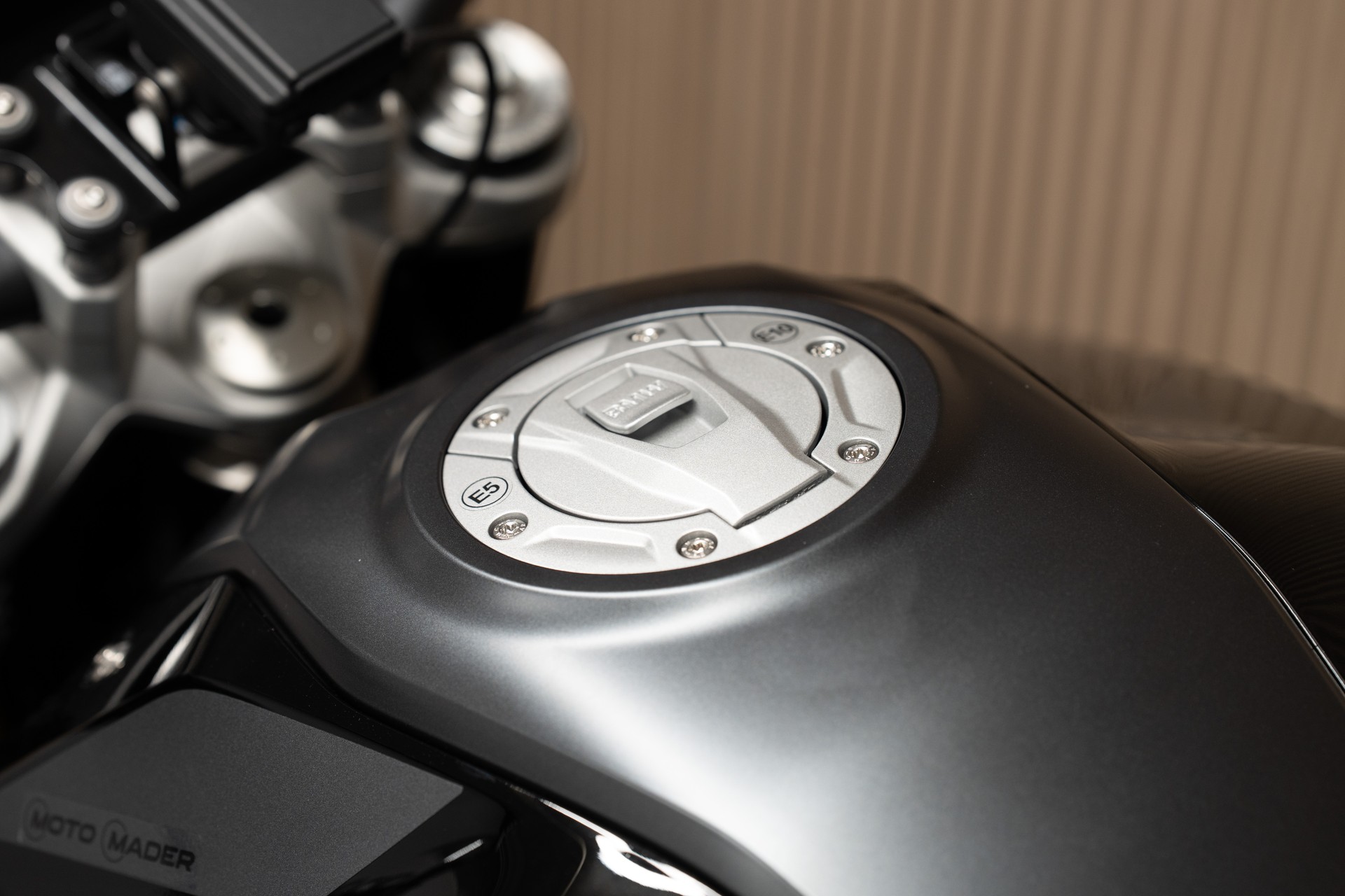 BMW F 900 R A2 mit elektronischem Fahrwerk und extra-niedriger Sitzhöhe von nur 770mm-image-3