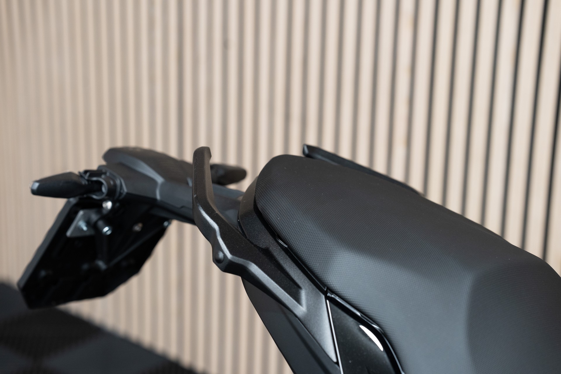 BMW F 900 R A2 mit elektronischem Fahrwerk und extra-niedriger Sitzhöhe von nur 770mm-image-4