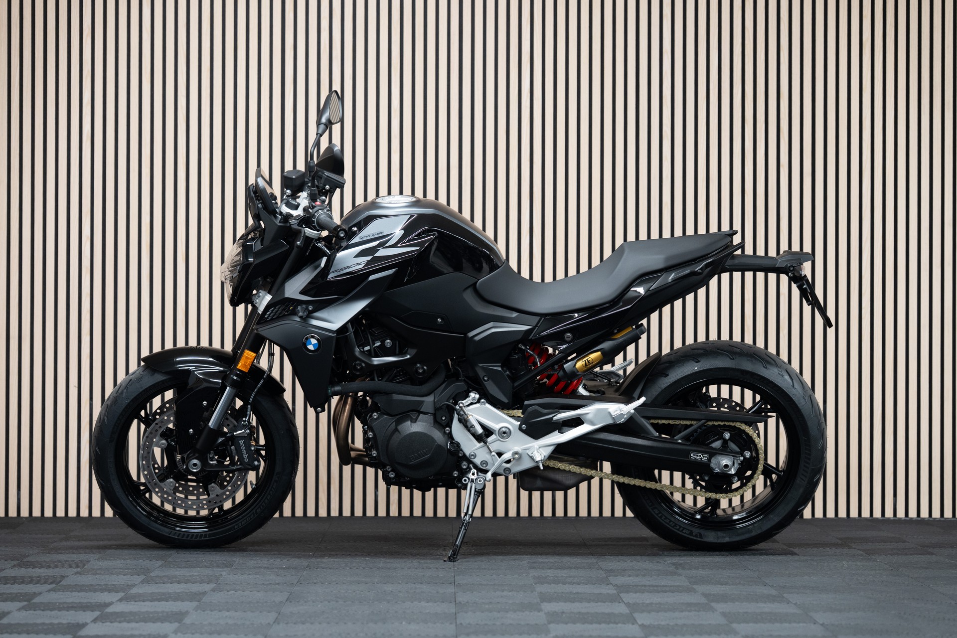 BMW F 900 R A2 mit elektronischem Fahrwerk und extra-niedriger Sitzhöhe von nur 770mm-image-1