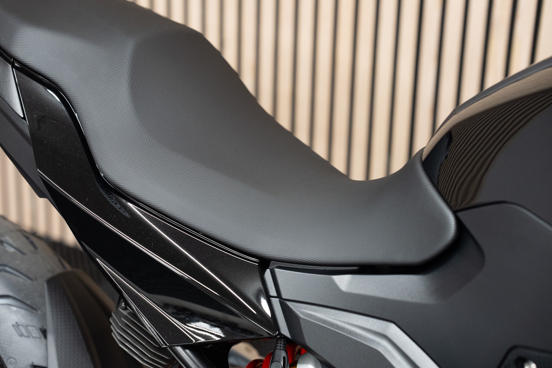 BMW F 900 R A2 mit elektronischem Fahrwerk und extra-niedriger Sitzhöhe von nur 770mm-image-5