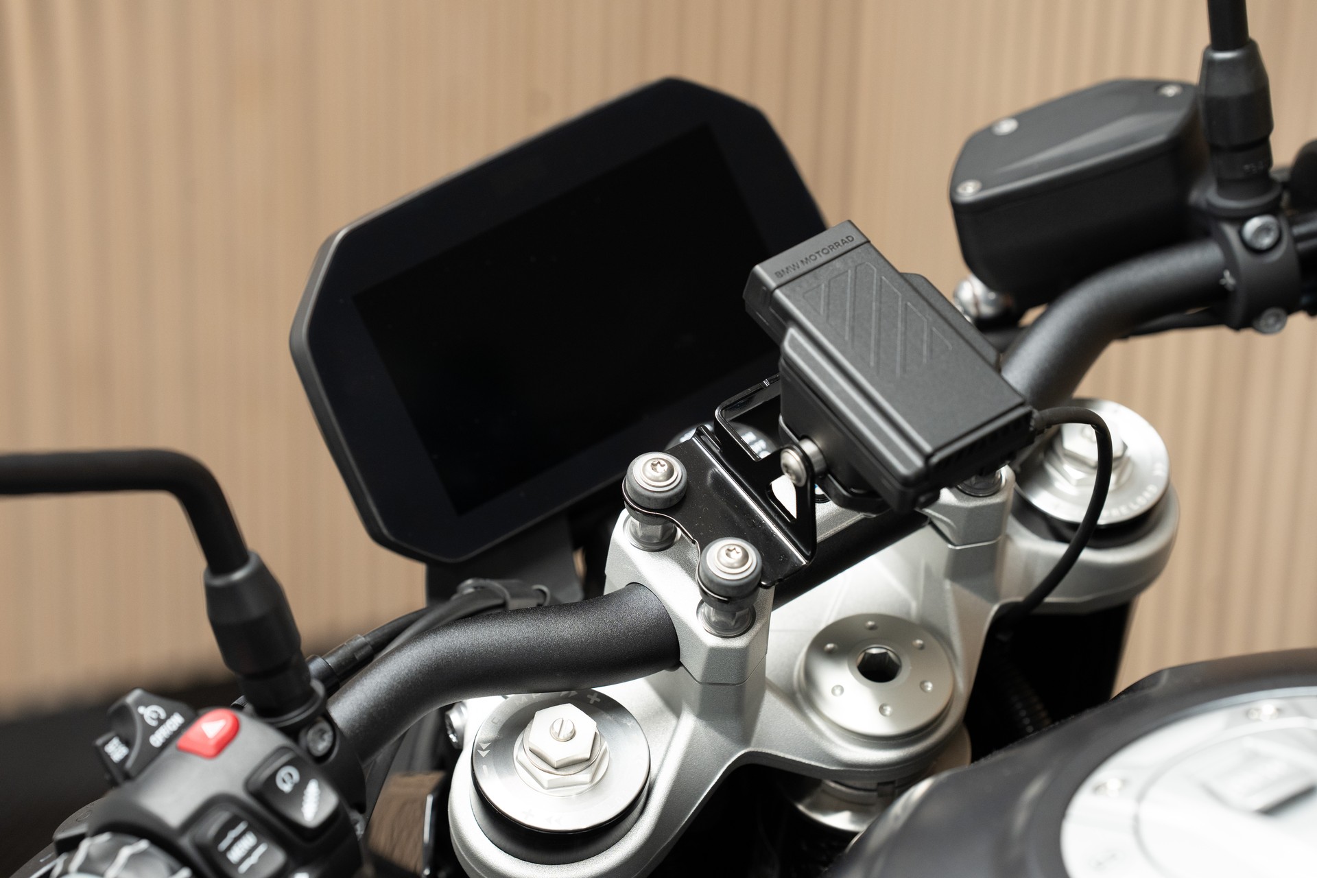 BMW F 900 R A2 mit elektronischem Fahrwerk und extra-niedriger Sitzhöhe von nur 770mm-image-2