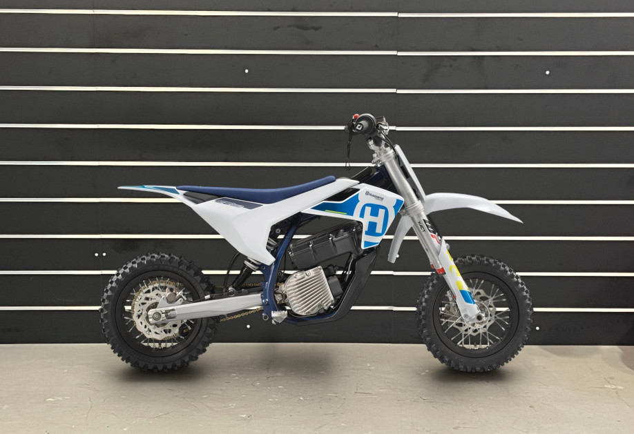 HUSQVARNA EE 3 2024