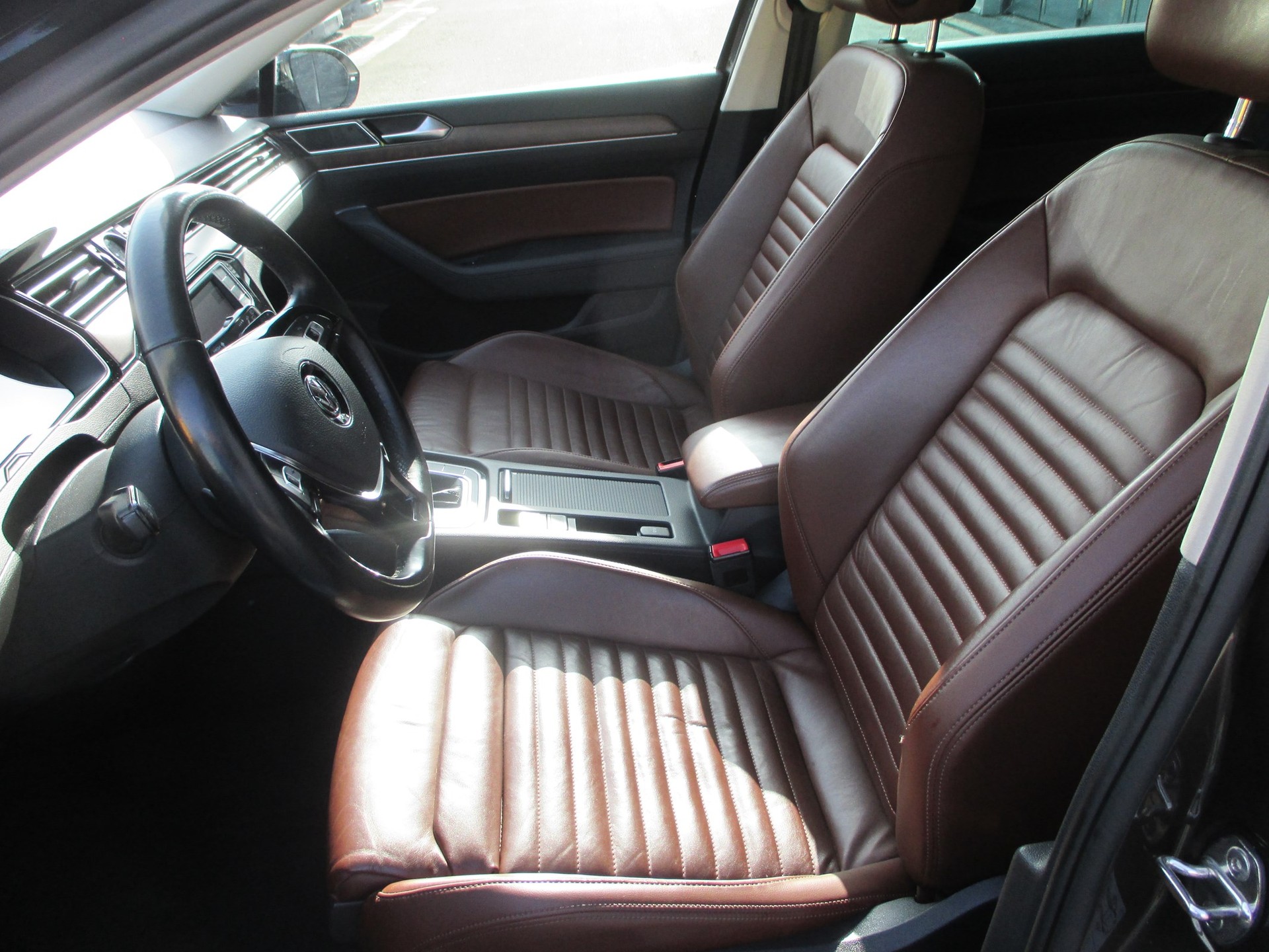VW Passat Variant 2.0 TDI BMT High. DSG 4Motion-image-11