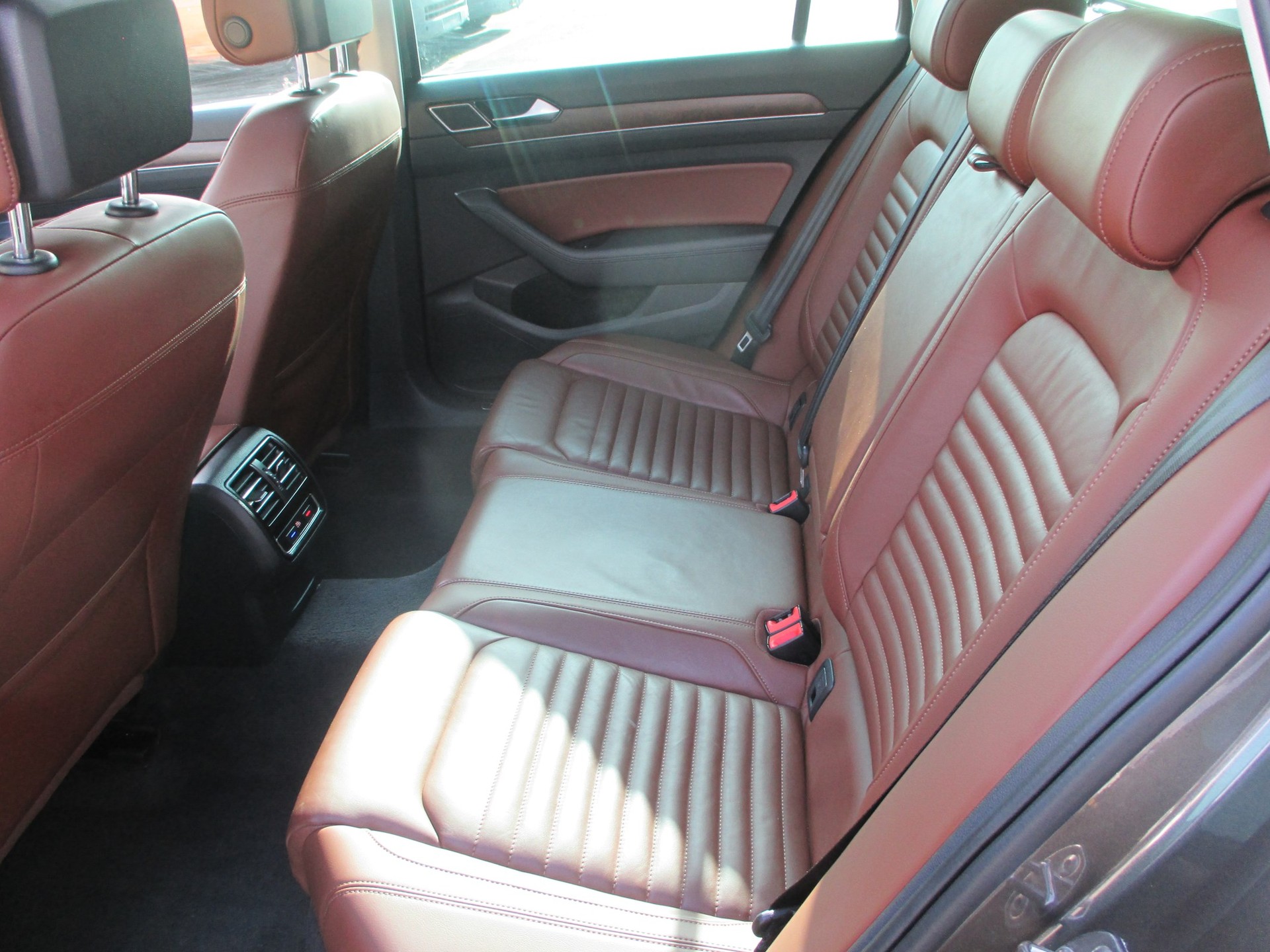 VW Passat Variant 2.0 TDI BMT High. DSG 4Motion-image-12