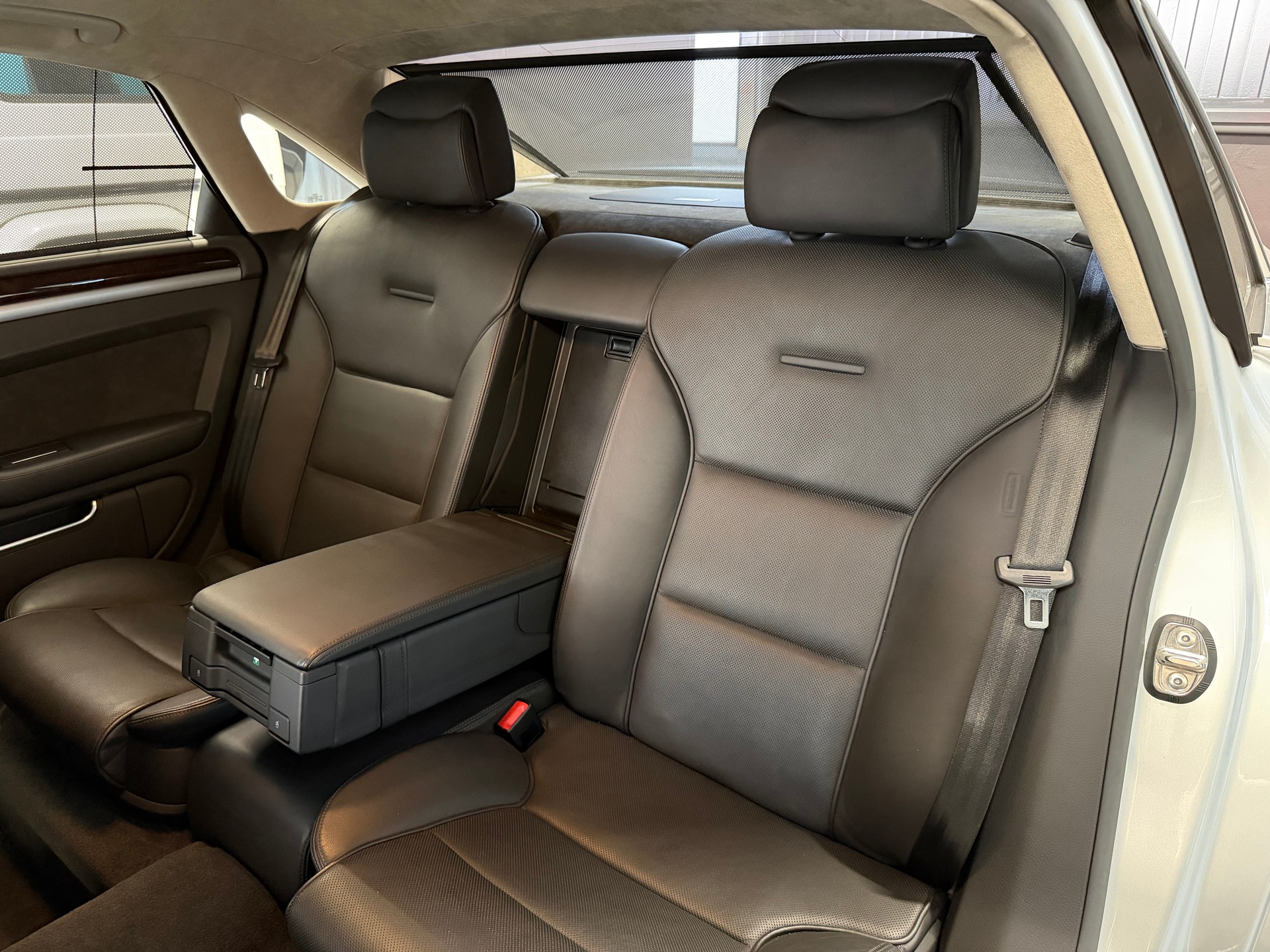 AUDI A8 L 4.2 TDI quattro tiptronic-image-27