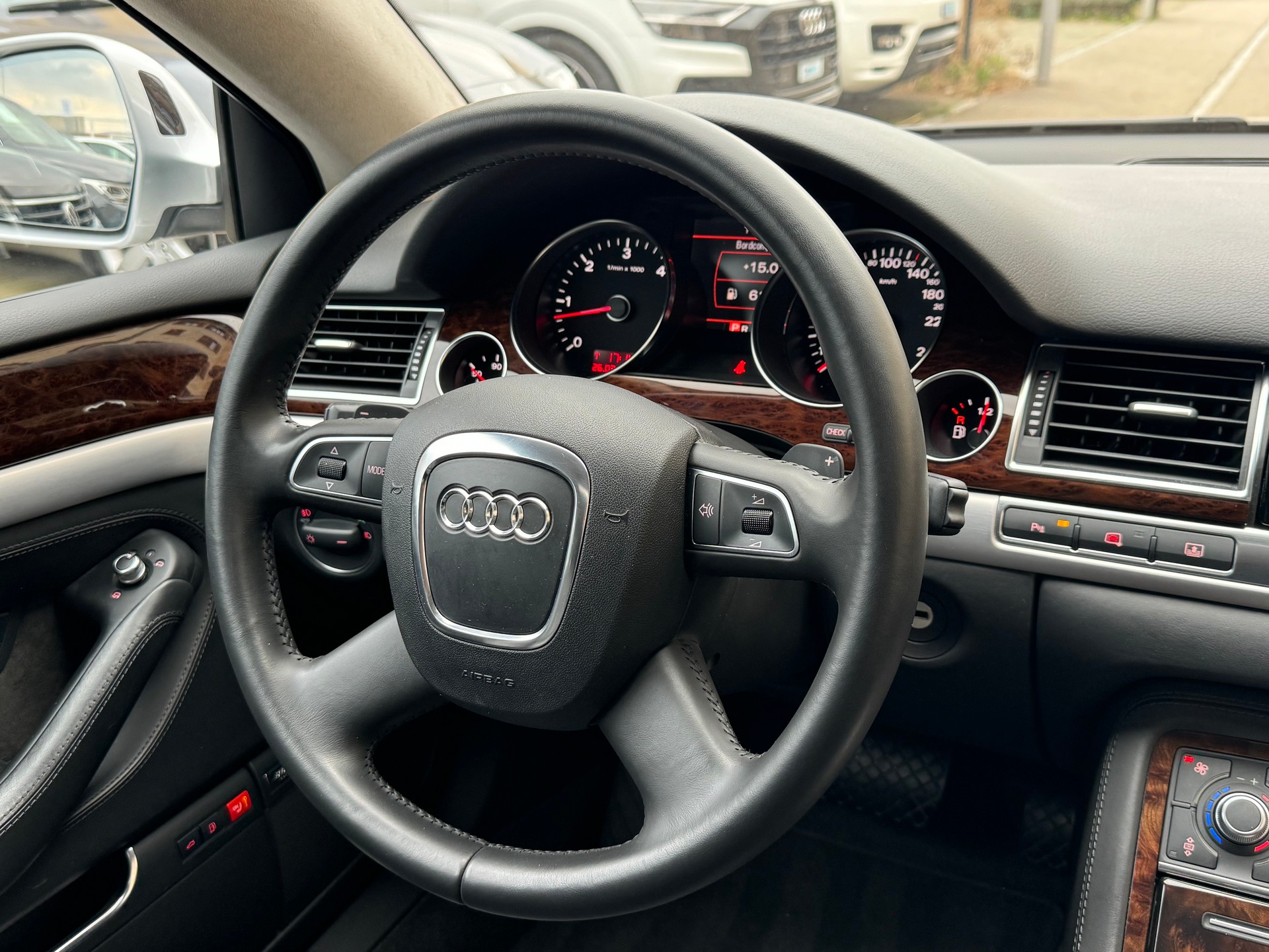 AUDI A8 L 4.2 TDI quattro tiptronic-image-21