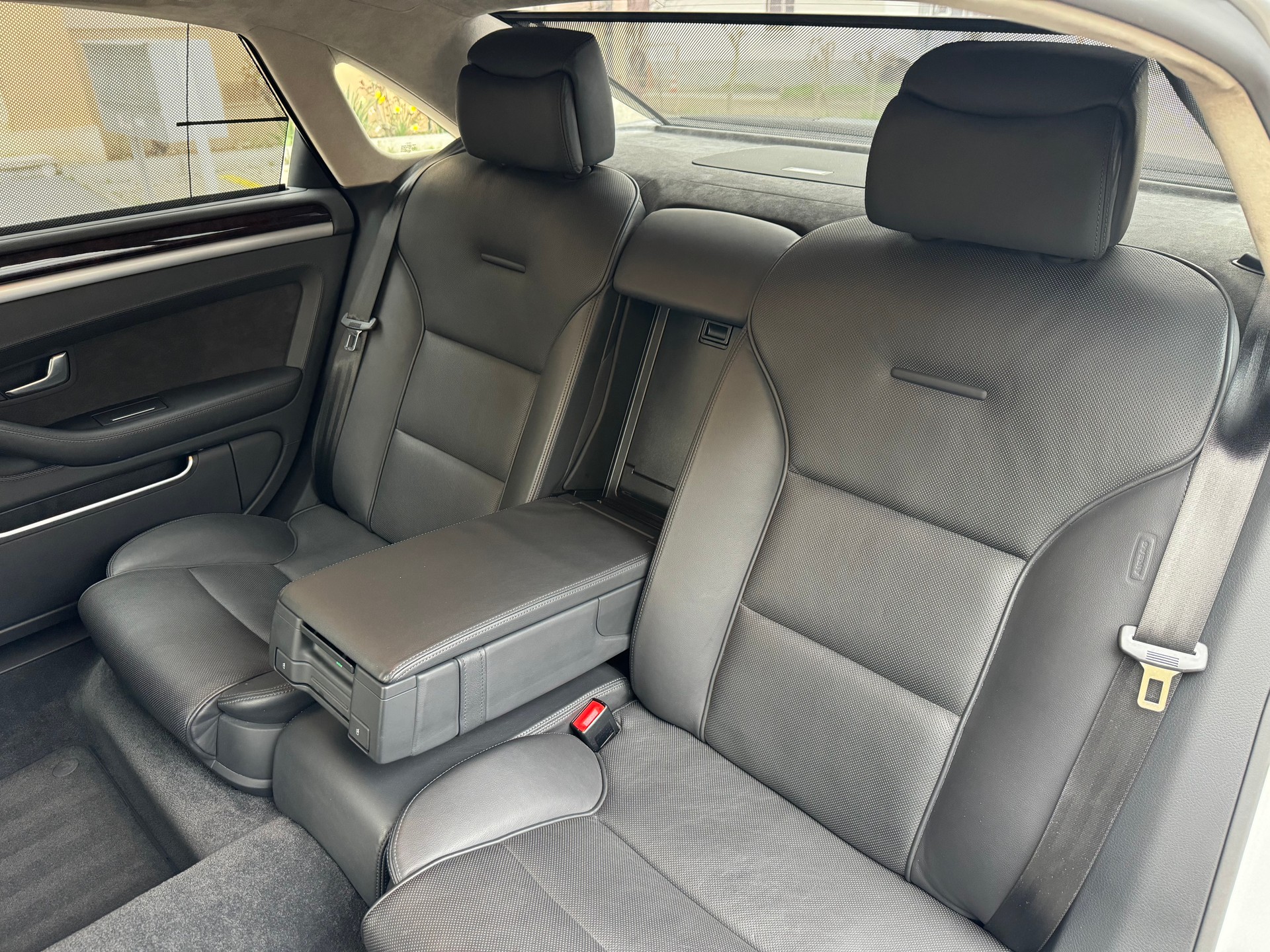 AUDI A8 L 4.2 TDI quattro tiptronic-image-25