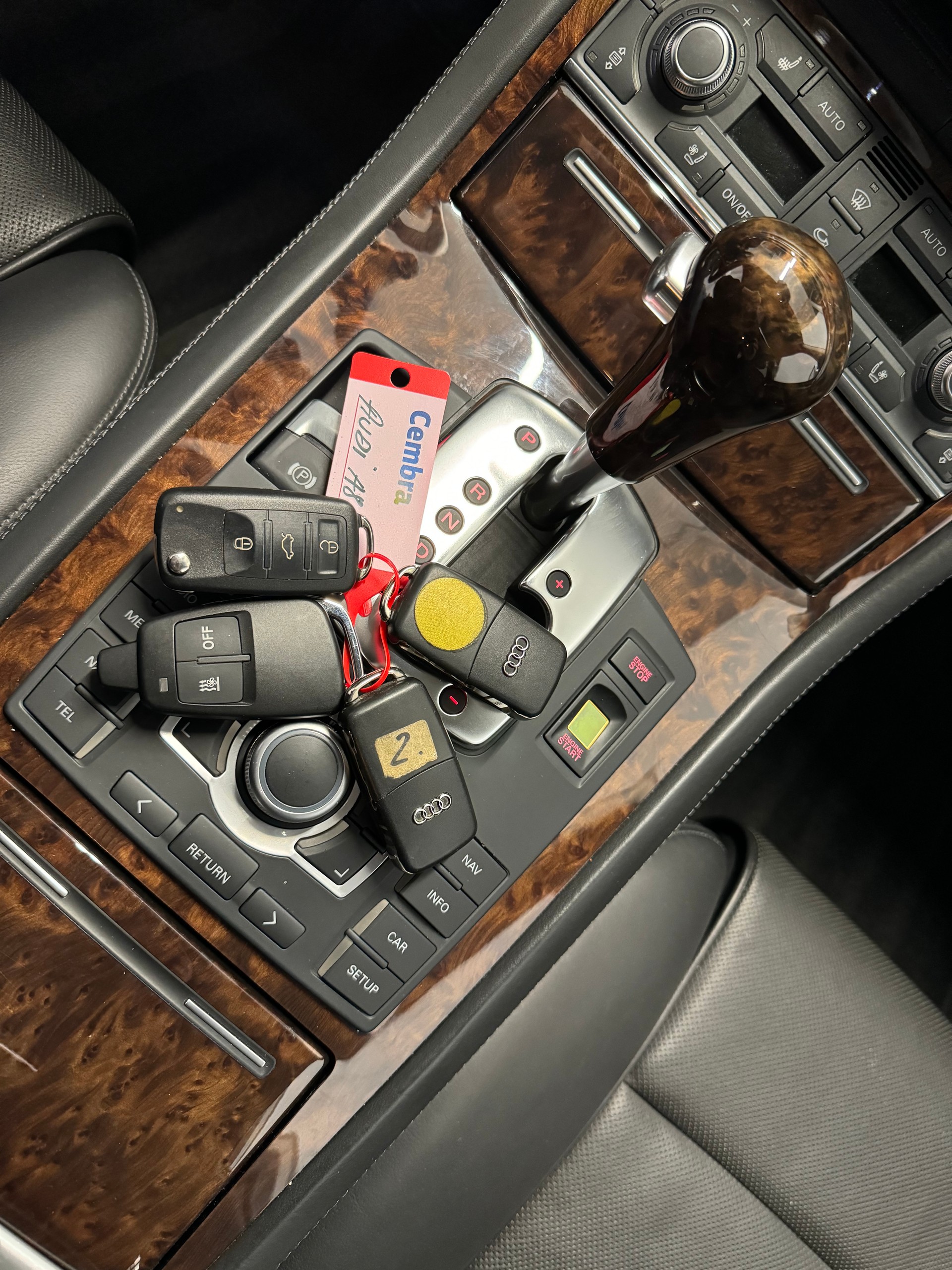 AUDI A8 L 4.2 TDI quattro tiptronic-image-28