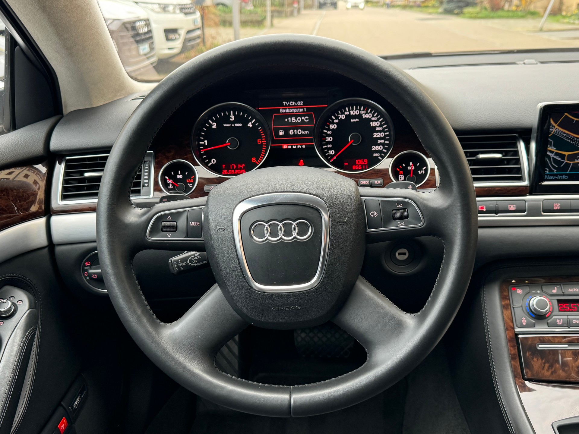AUDI A8 L 4.2 TDI quattro tiptronic-image-22