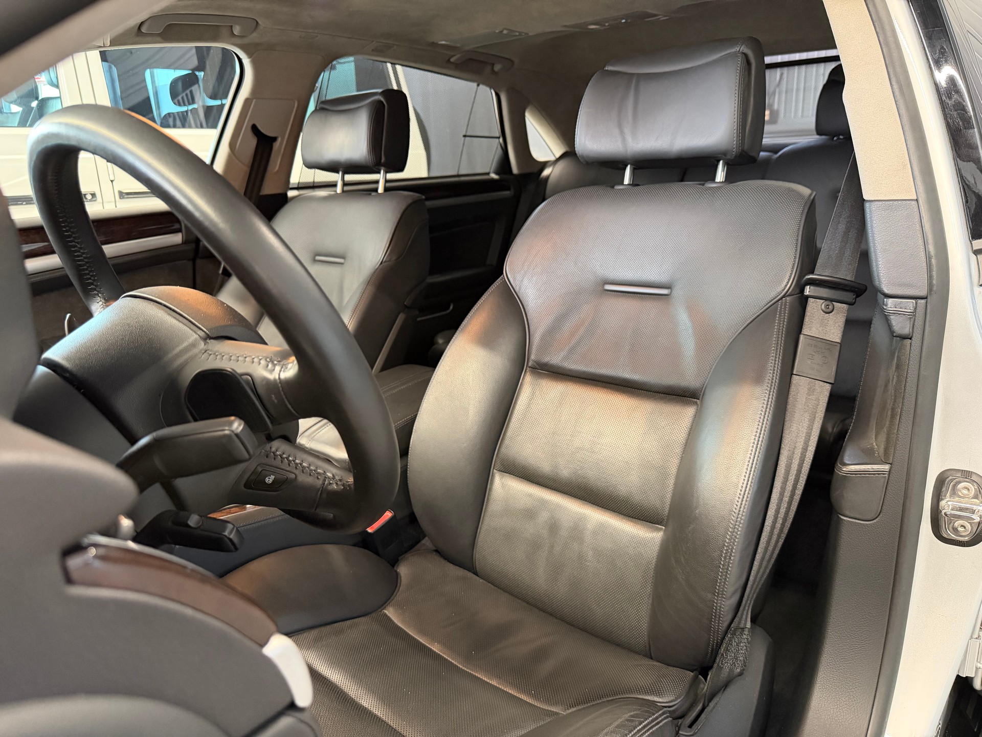 AUDI A8 L 4.2 TDI quattro tiptronic-image-10
