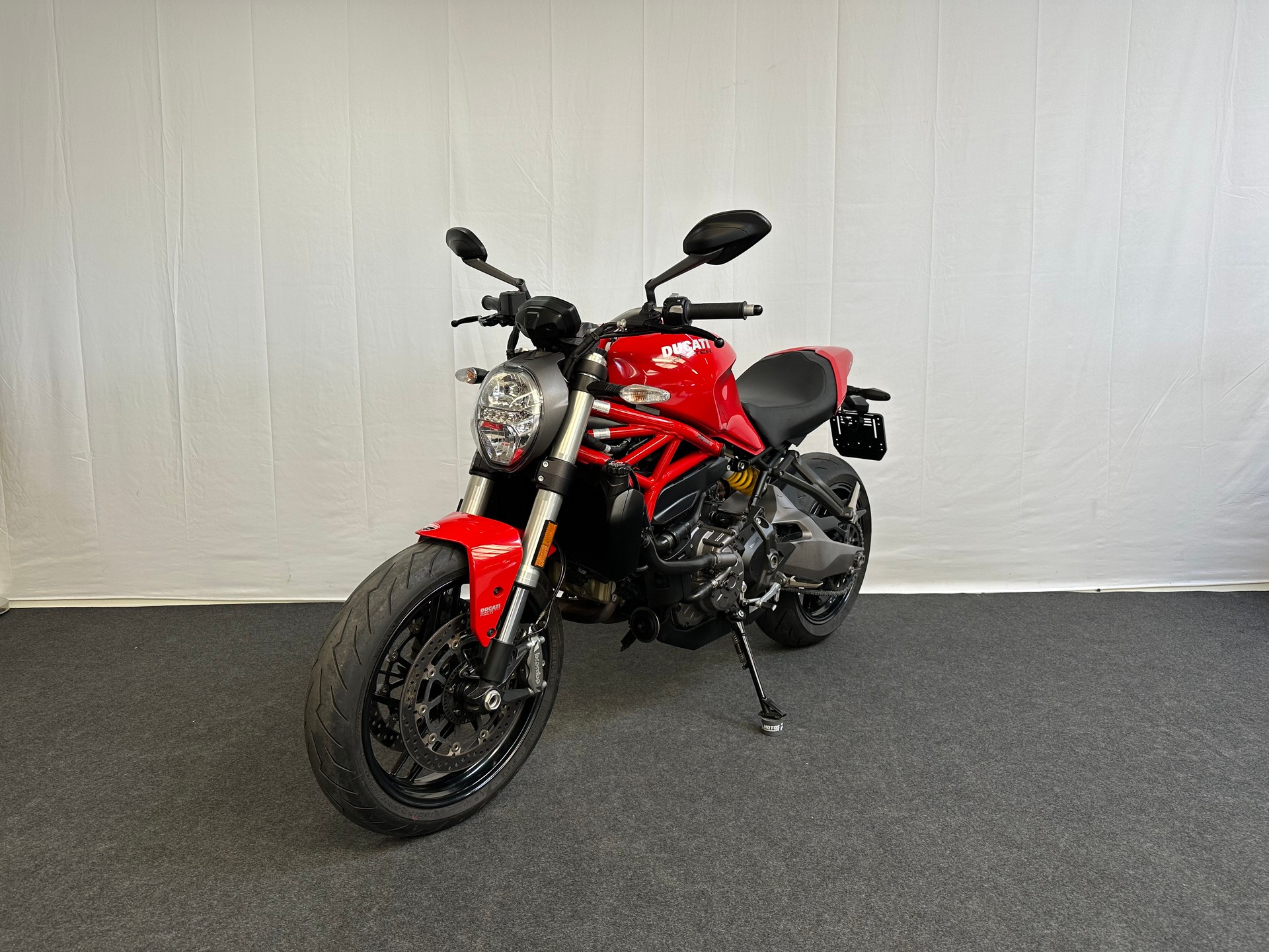 DUCATI Monster 821-image-2