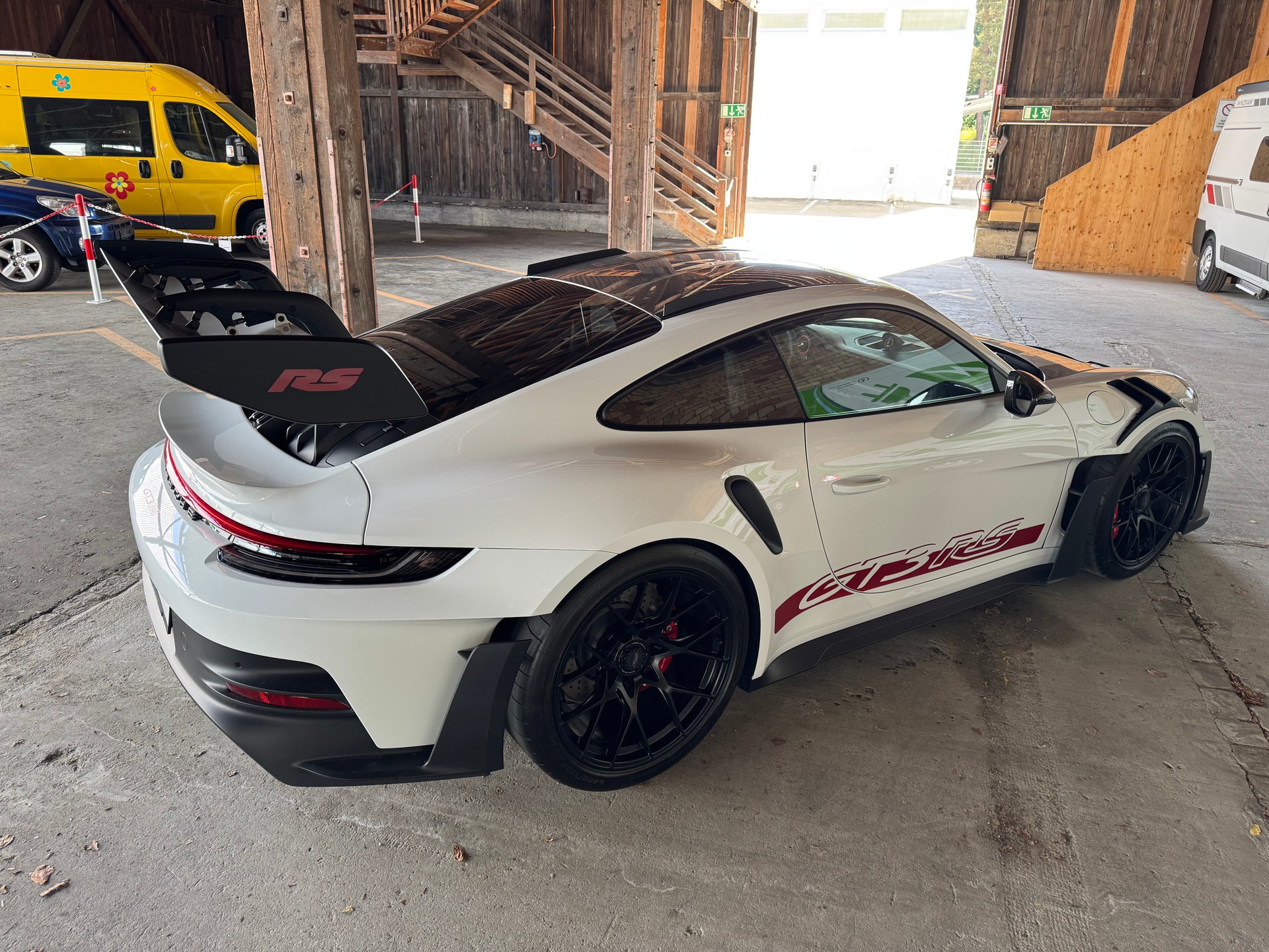PORSCHE 911 GT3 RS-image-6