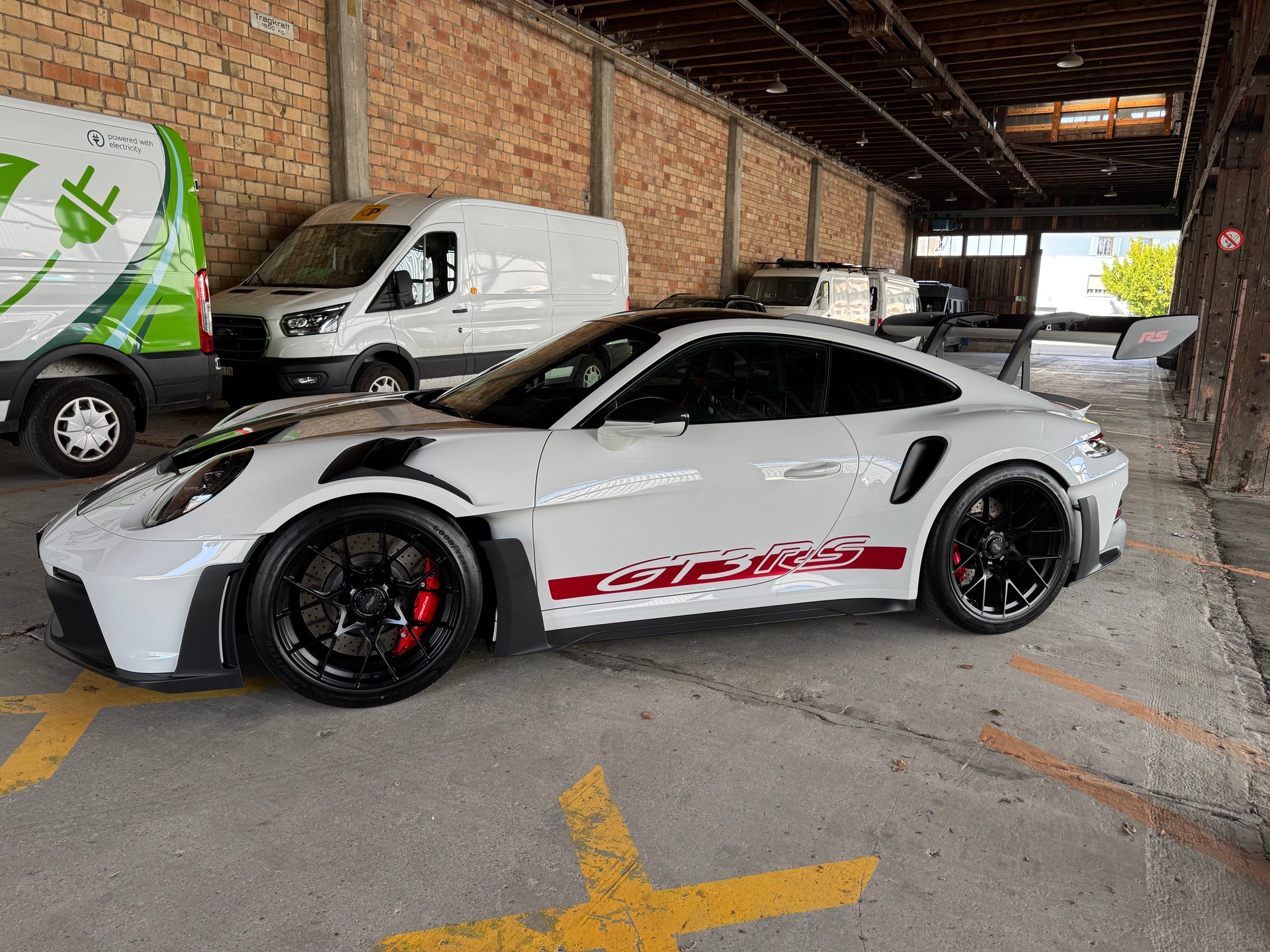 PORSCHE 911 GT3 RS-image-4
