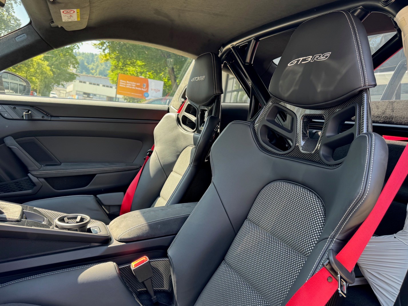 PORSCHE 911 GT3 RS-image-9