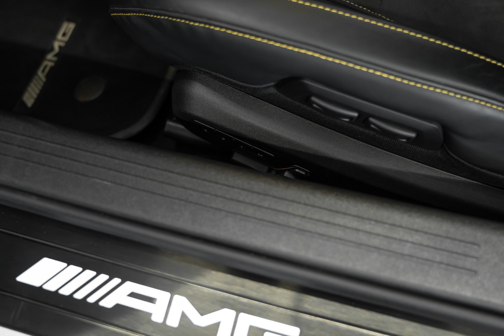 MERCEDES-BENZ AMG GT R Speedshift DCT-image-18