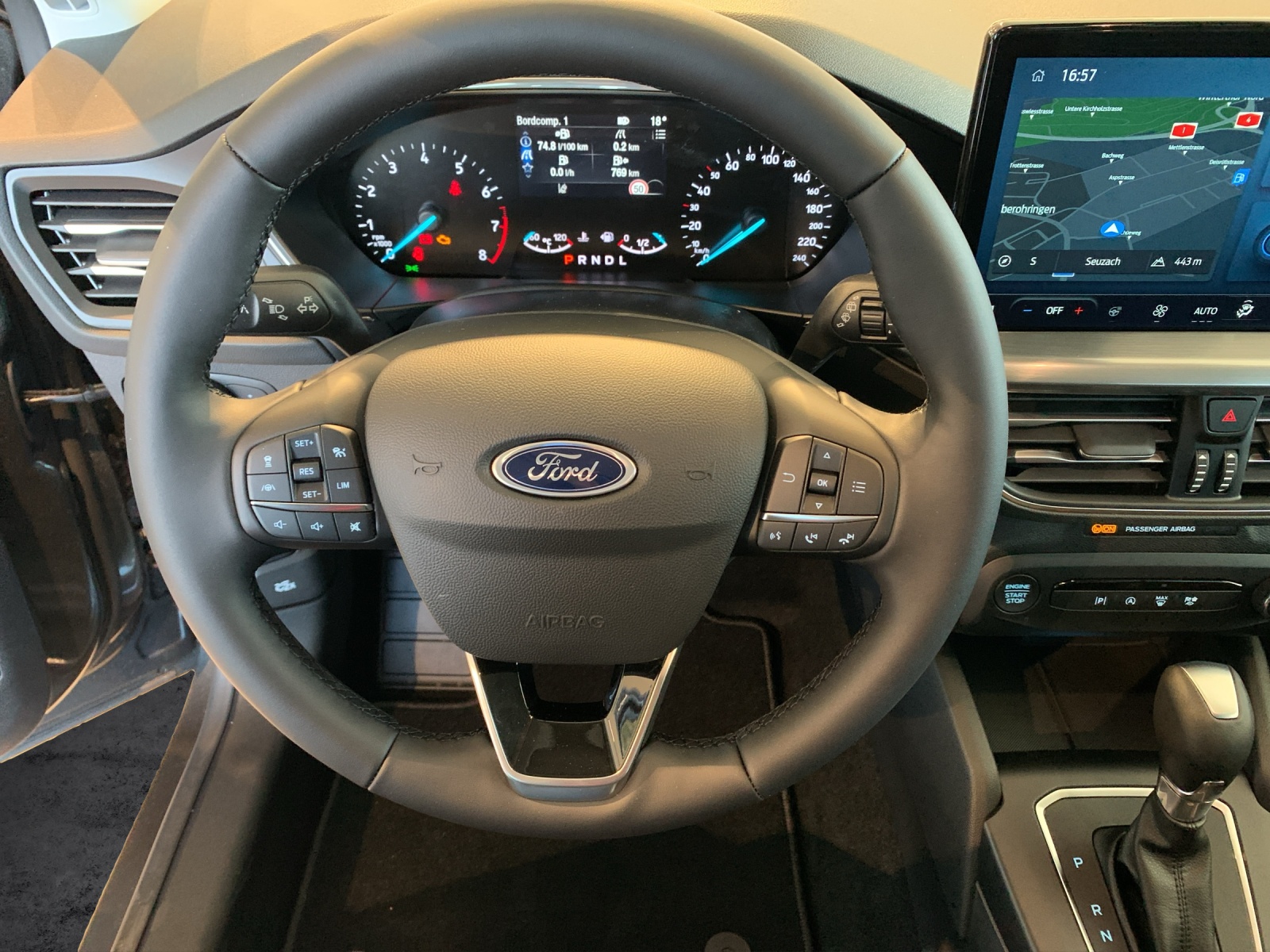 FORD Focus Station Wagon 1.0i EcoB Hybrid 155 Titanium-image-8