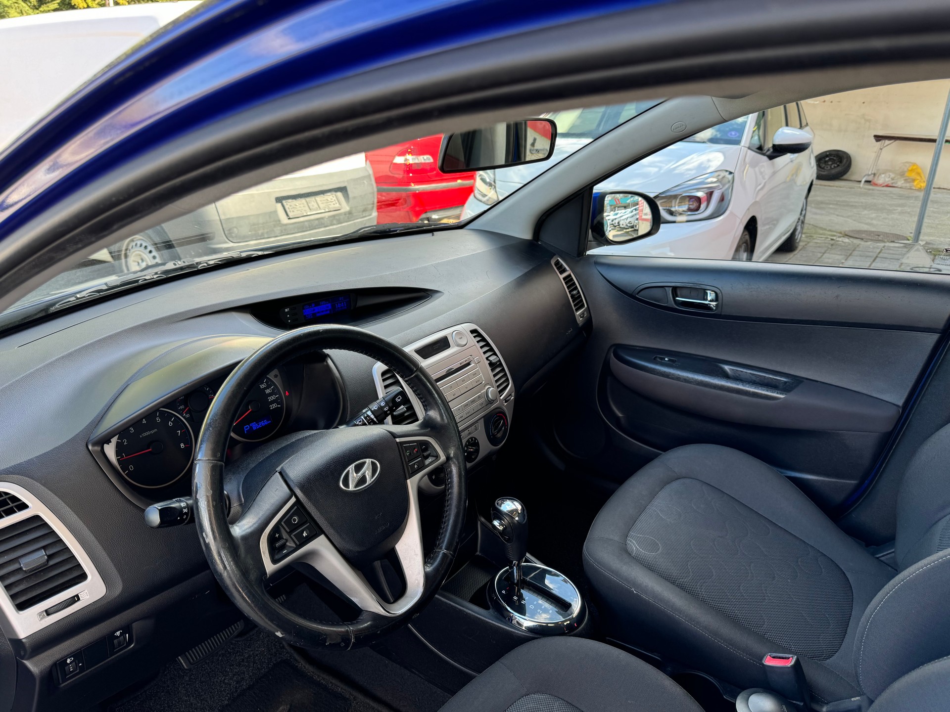 HYUNDAI i20 1.4 Style Automatic-image-9