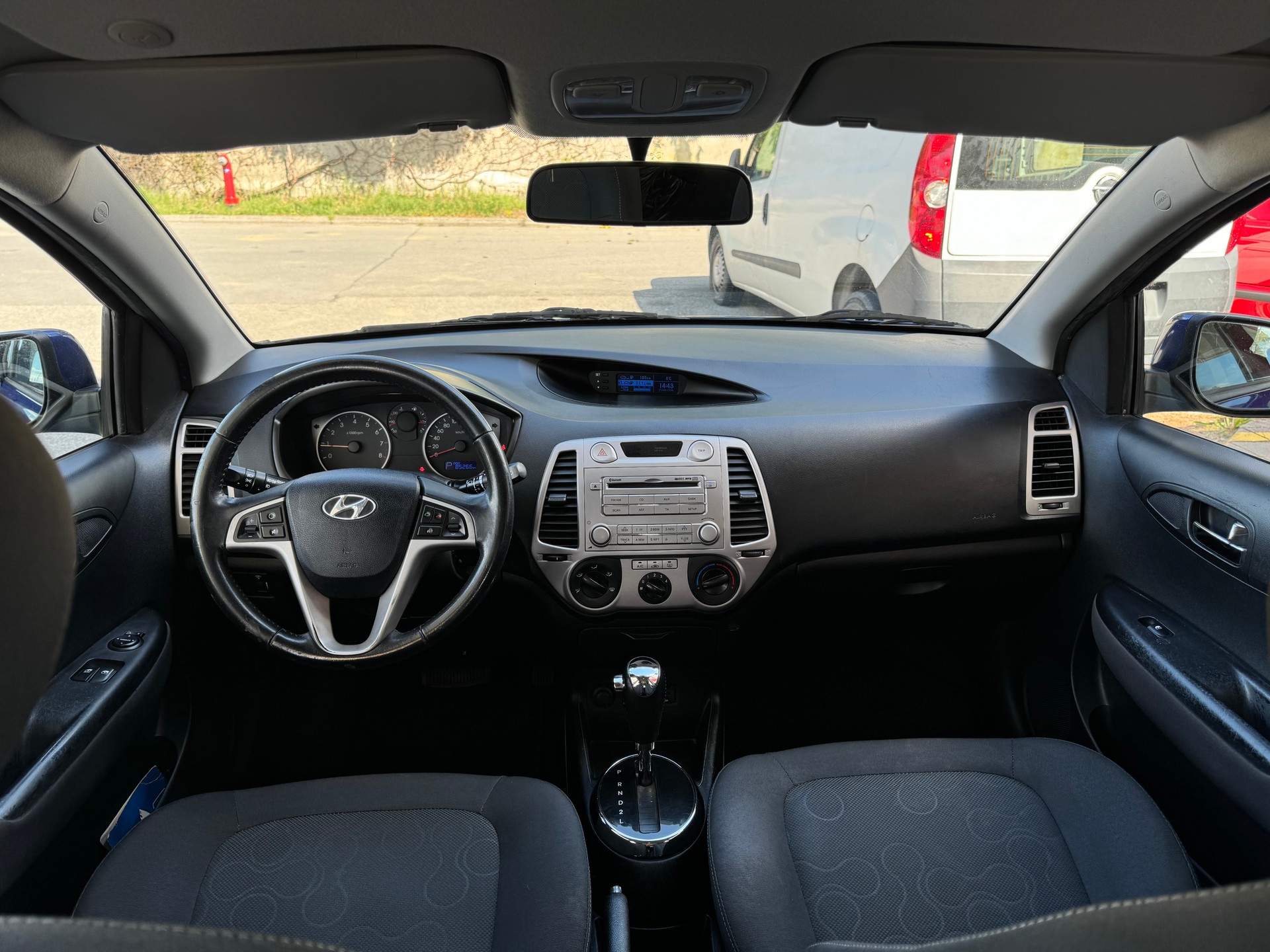 HYUNDAI i20 1.4 Style Automatic-image-8
