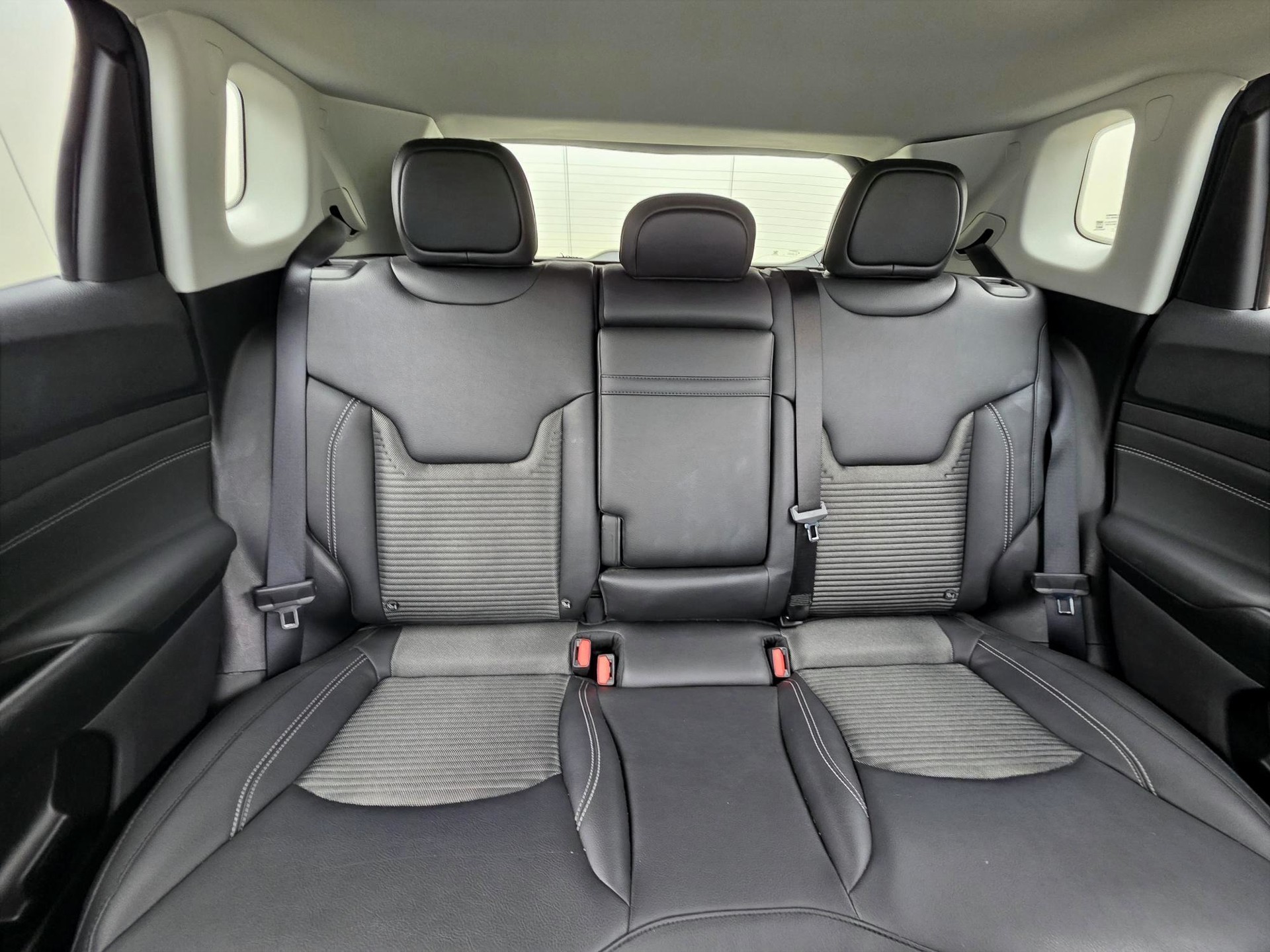 JEEP Compass 1.3 T PHEV Limited Plus AWD-image-8