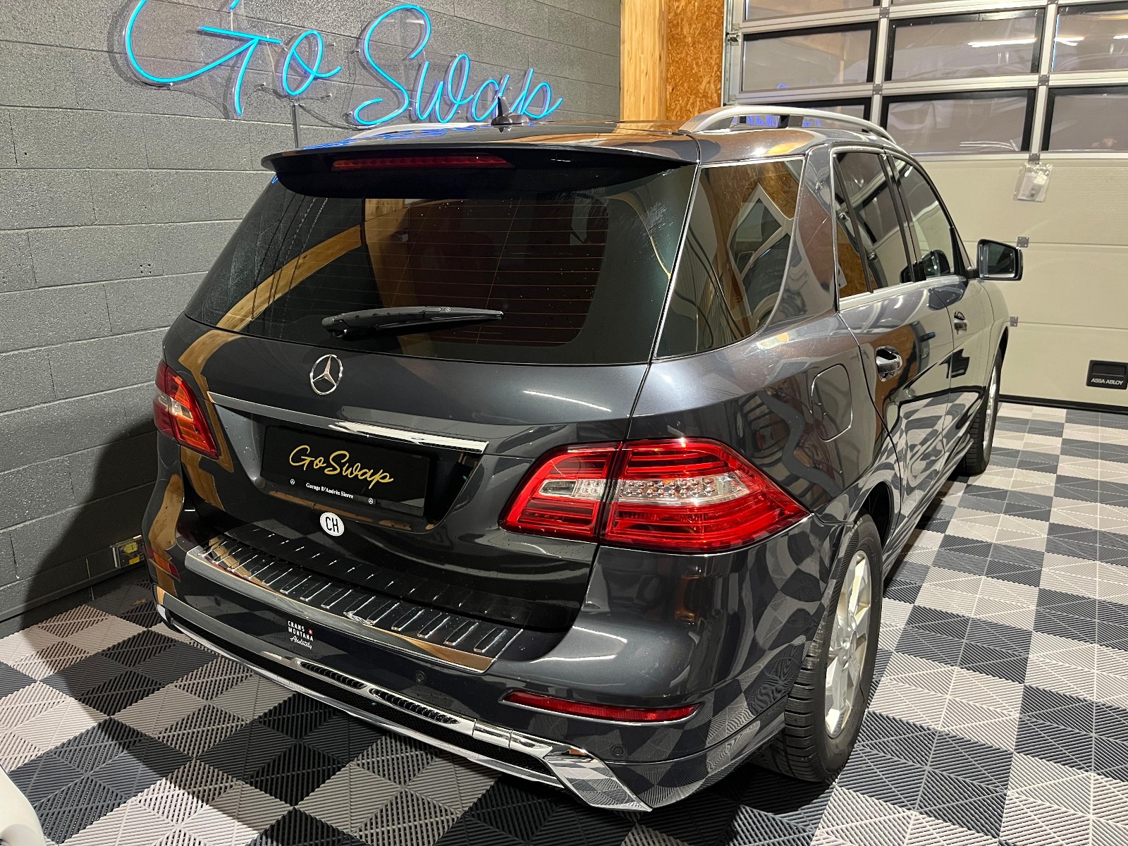 MERCEDES-BENZ ML 350 BlueTEC Executive 4Matic 7G-Tronic-showroom-element-2