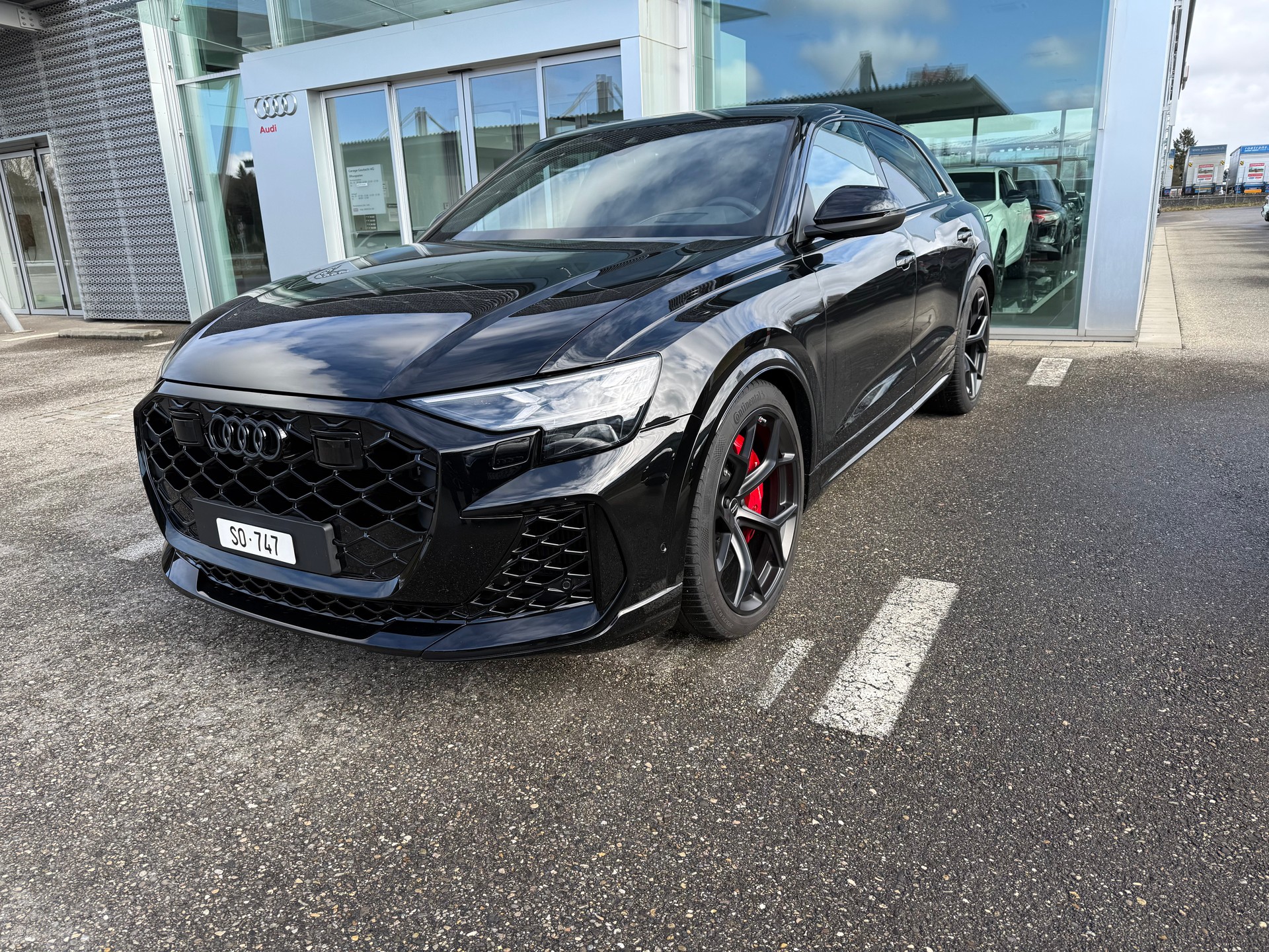 AUDI AUDI RSQ8 performance - CH-Fahrzeug / Leasing möglich / Gratisservice / Keramikbremsen / Panoramadach / Sportabgasanlage u.v.m.