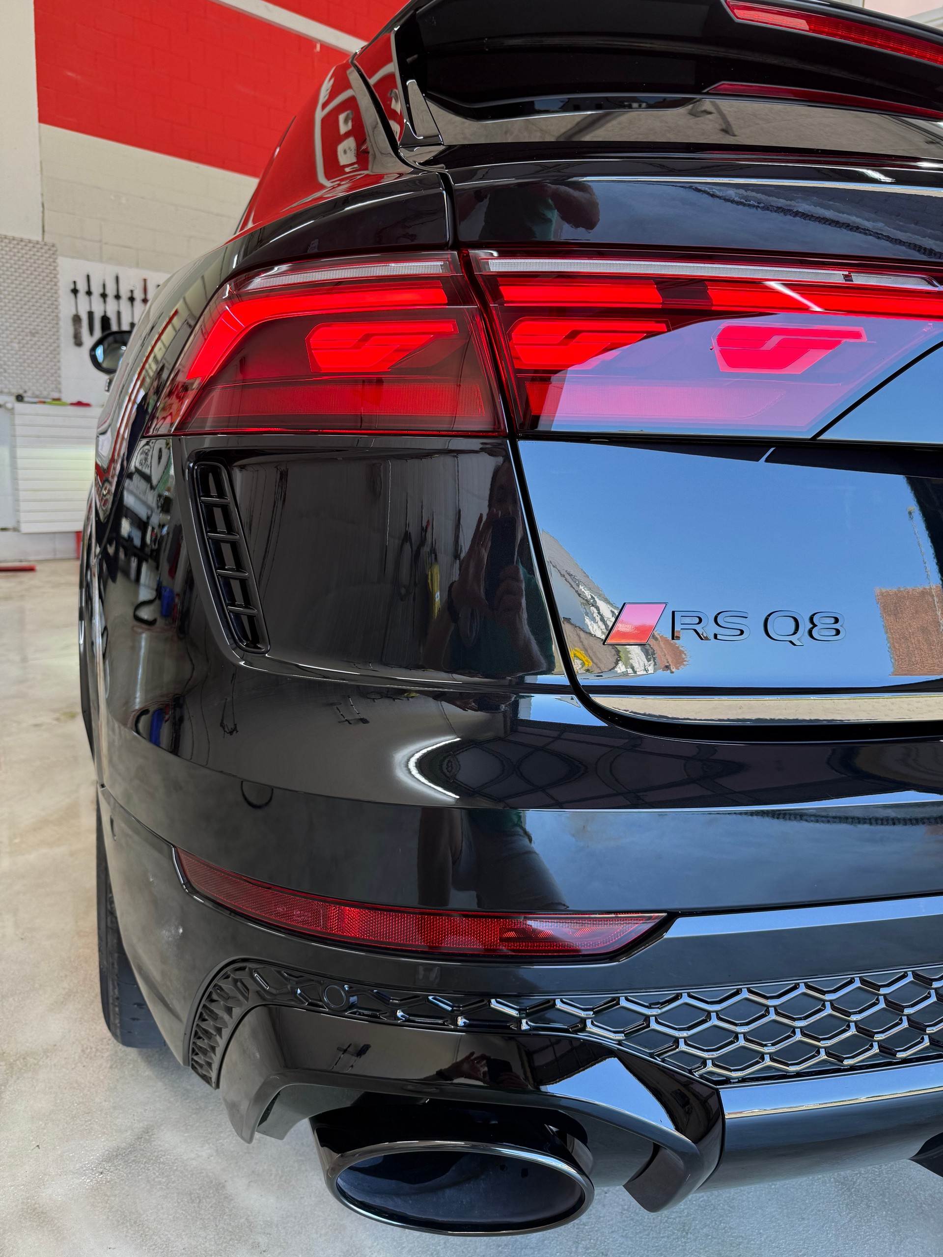 AUDI AUDI RSQ8 performance - CH-Fahrzeug / Leasing möglich / Gratisservice / Keramikbremsen / Panoramadach / Sportabgasanlage u.v.m.-image-8