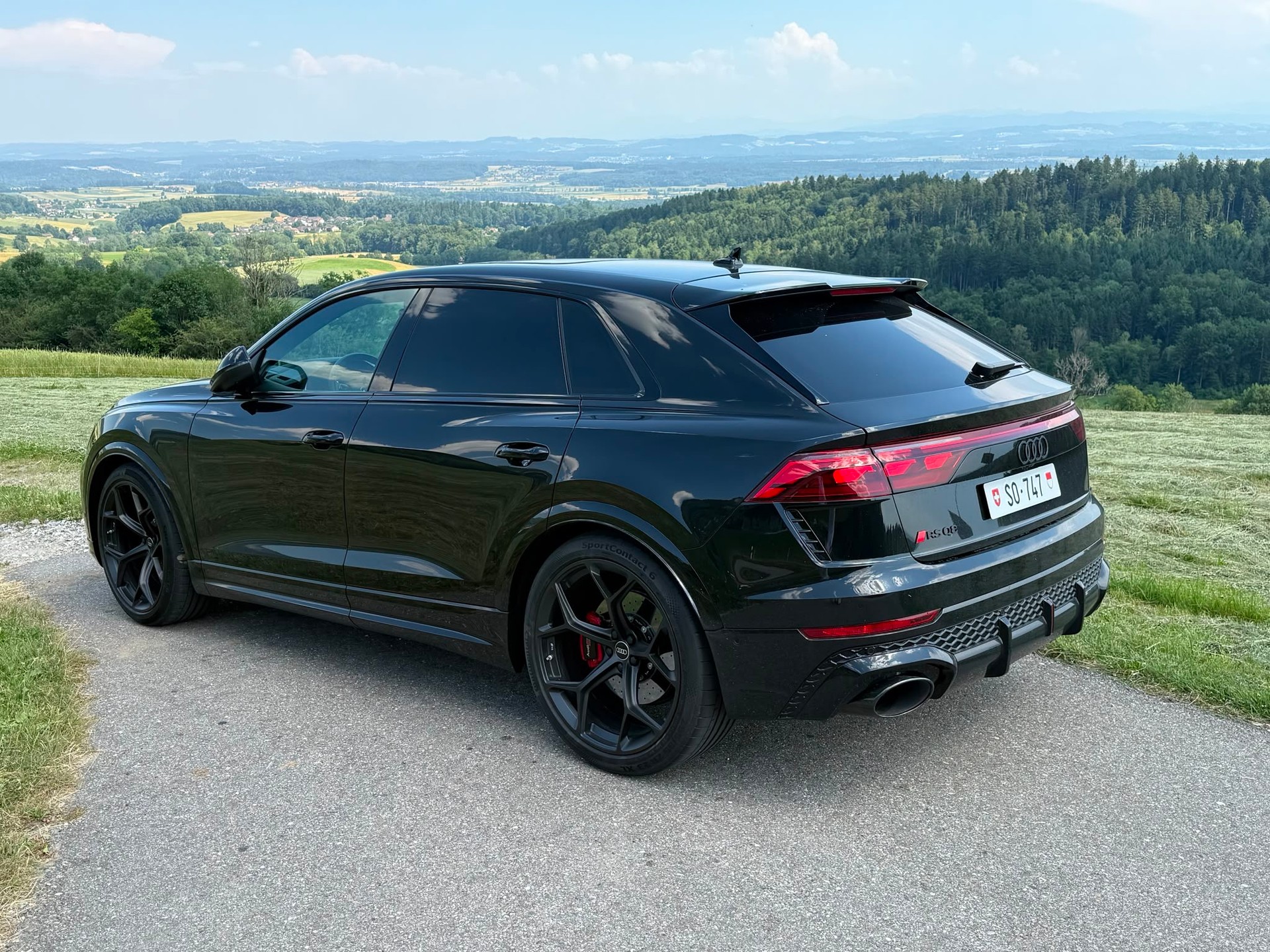 AUDI AUDI RSQ8 performance - CH-Fahrzeug / Leasing möglich / Gratisservice / Keramikbremsen / Panoramadach / Sportabgasanlage u.v.m.-image-3
