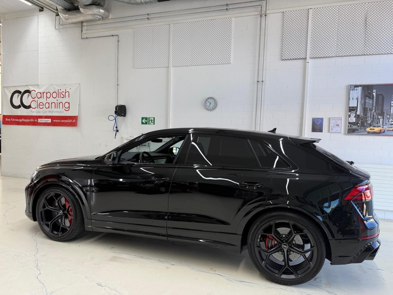 AUDI AUDI RSQ8 performance - CH-Fahrzeug / Leasing möglich / Gratisservice / Keramikbremsen / Panoramadach / Sportabgasanlage u.v.m.-image-1