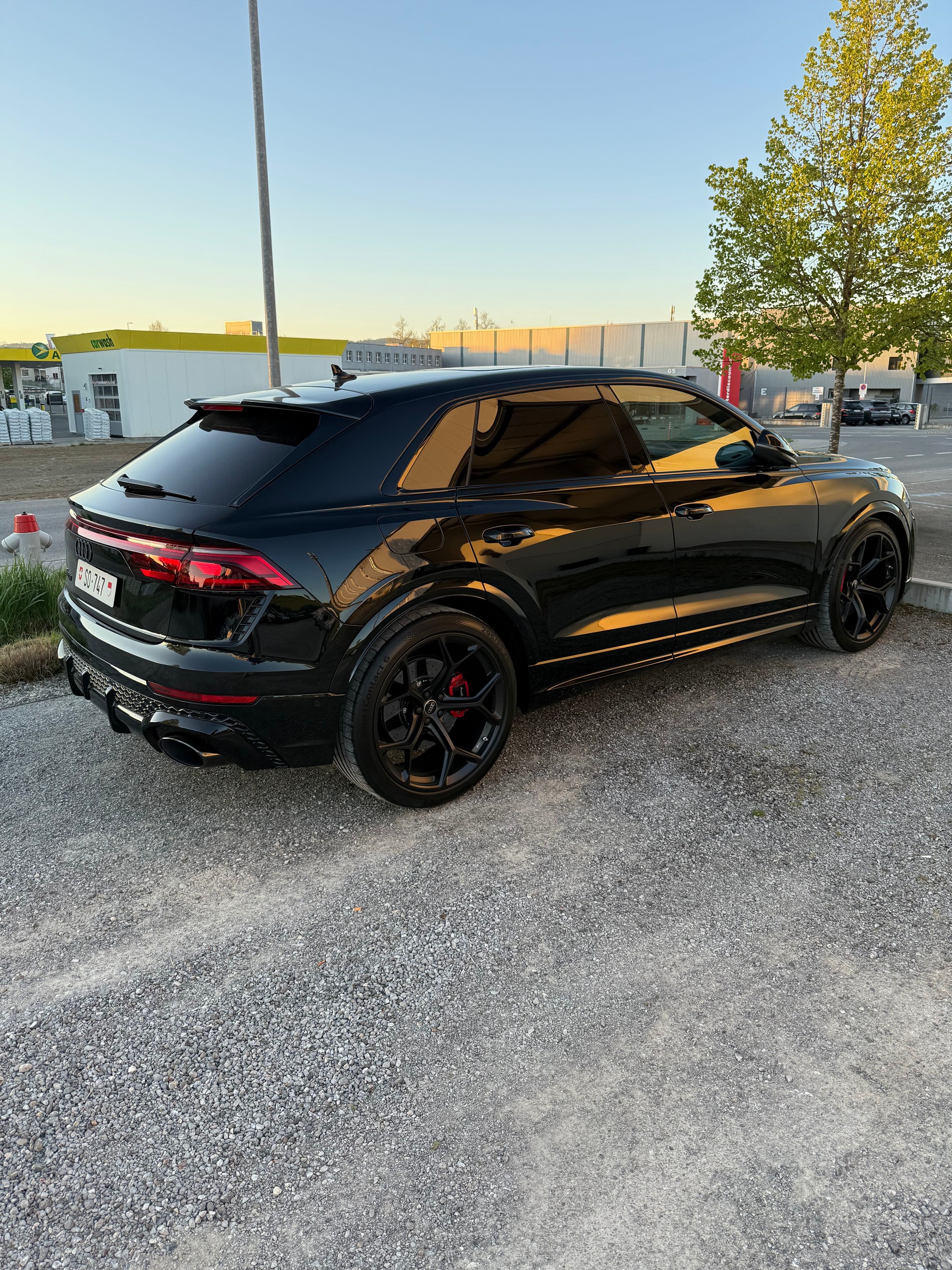 AUDI AUDI RSQ8 performance - CH-Fahrzeug / Leasing möglich / Gratisservice / Keramikbremsen / Panoramadach / Sportabgasanlage u.v.m.-image-5
