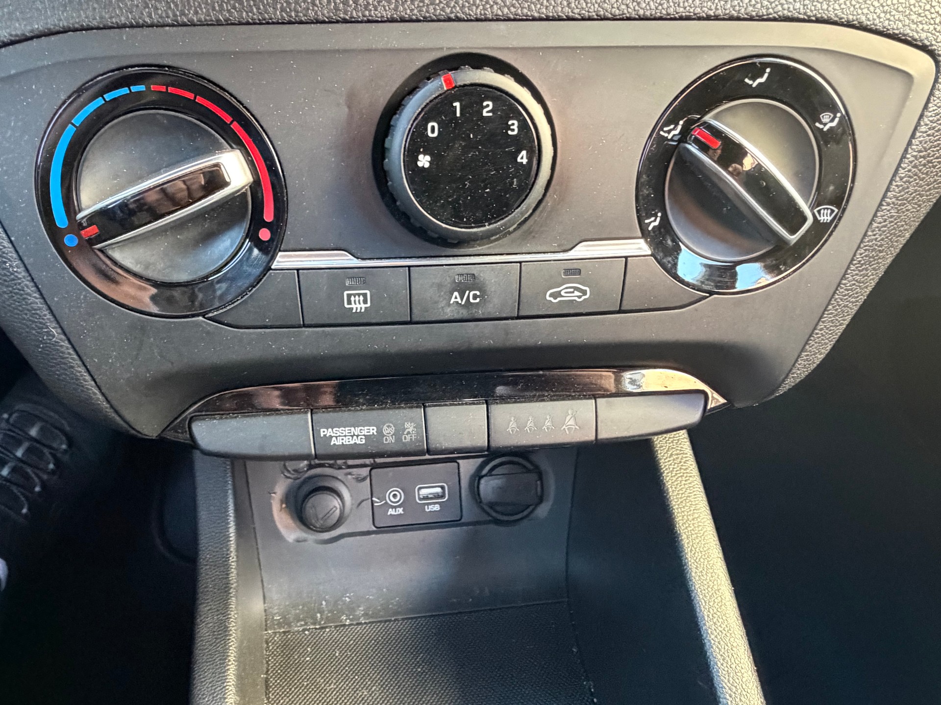 HYUNDAI i20 1.2 Amplia-image-8