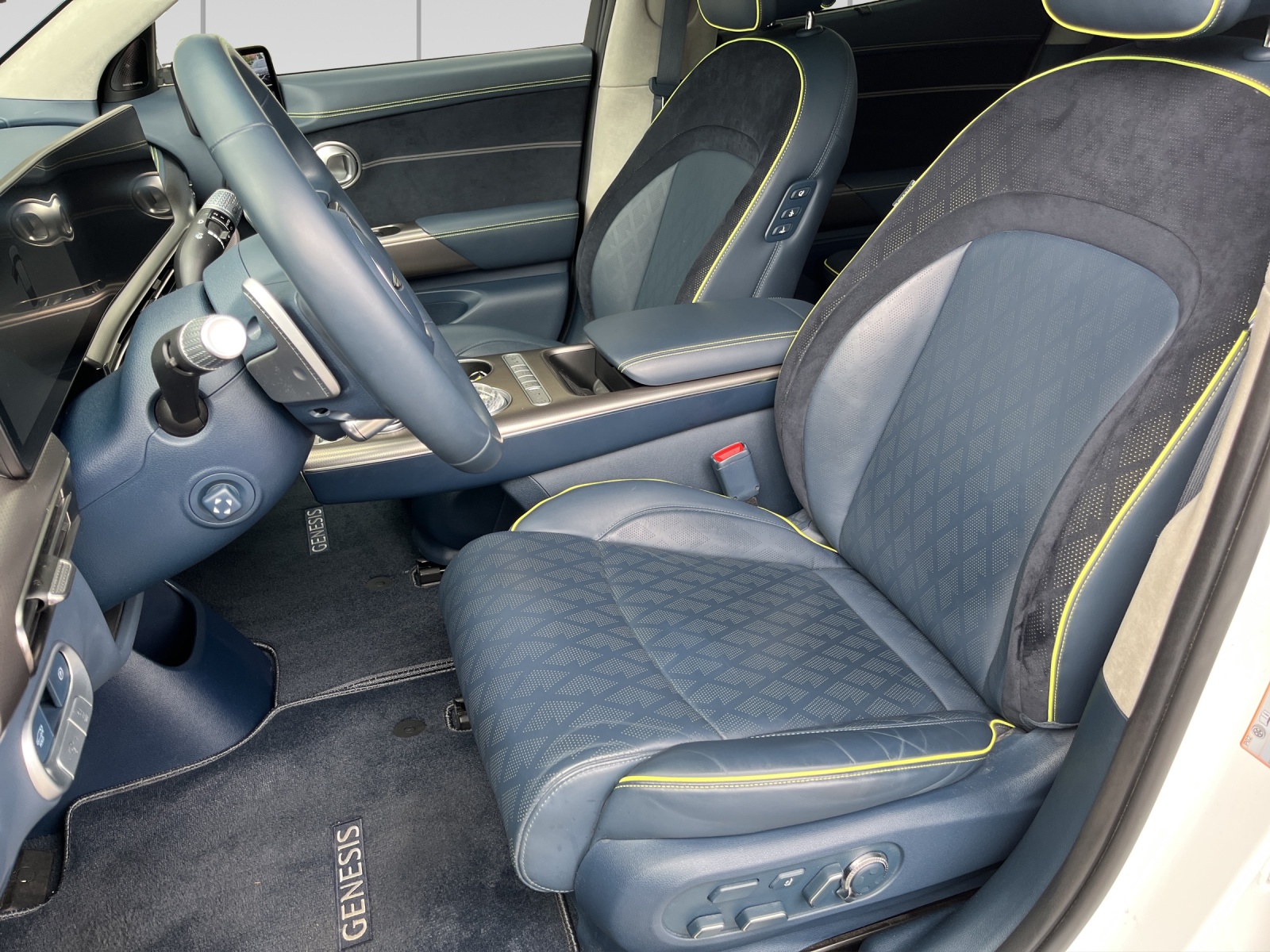 GENESIS GV60 77.4 kWh Sport Plus AWD-image-5