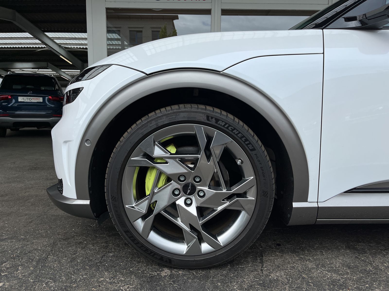 GENESIS GV60 77.4 kWh Sport Plus AWD-image-4