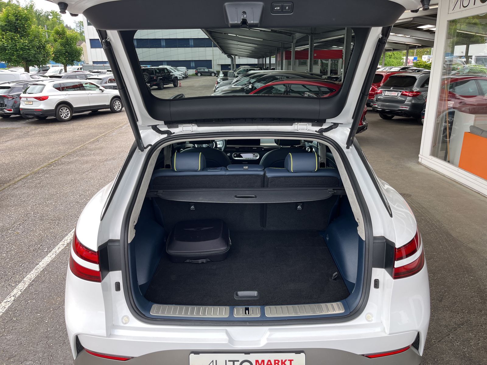 GENESIS GV60 77.4 kWh Sport Plus AWD-image-12