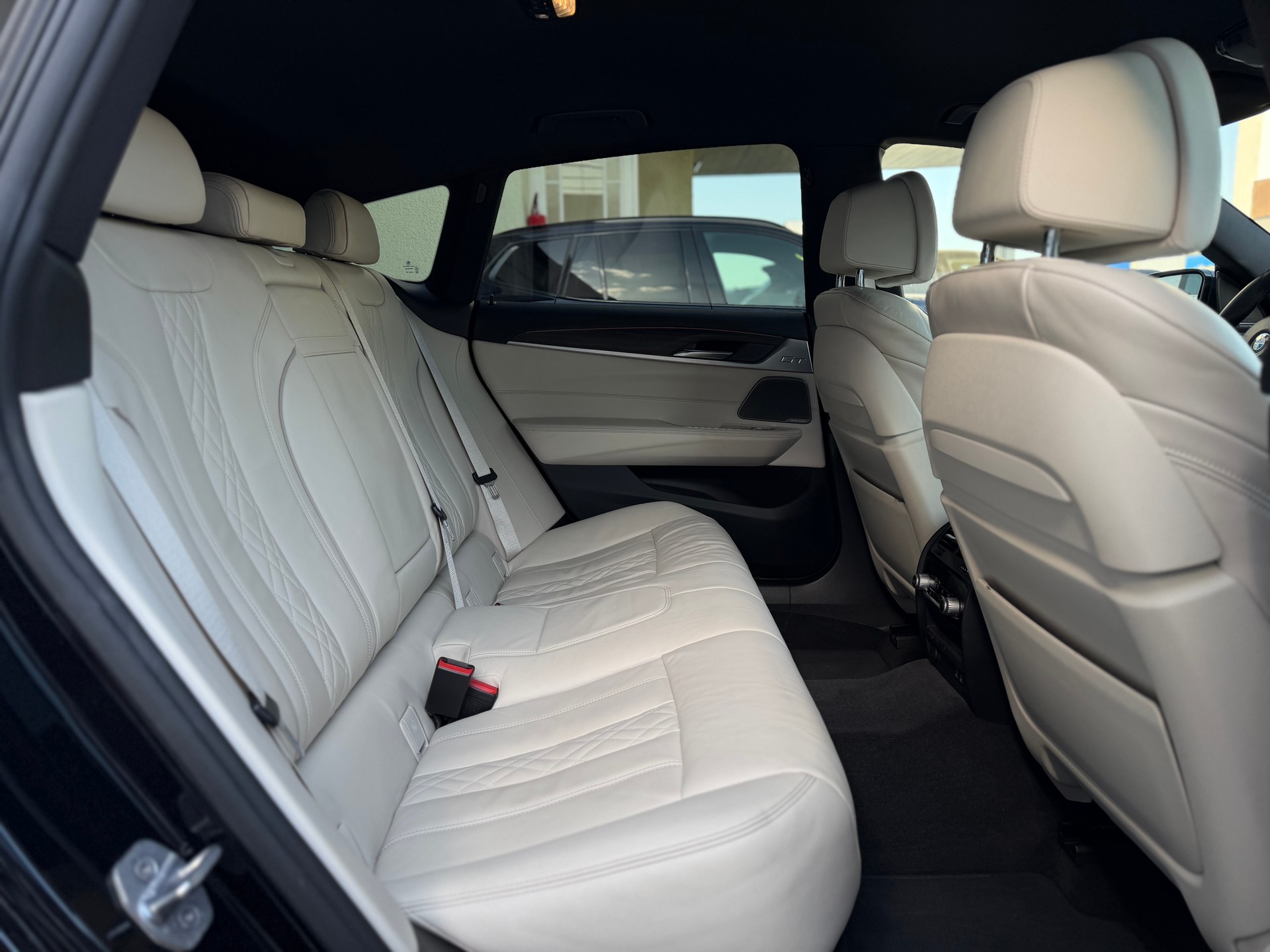 BMW 640i GT xDrive Steptronic M-Sport-image-13