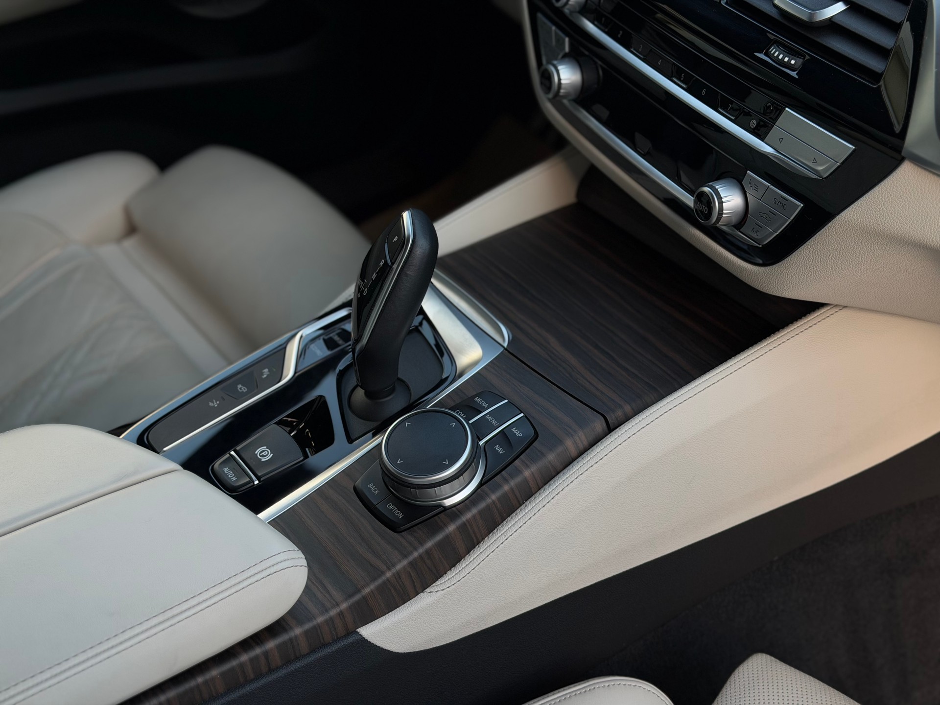 BMW 640i GT xDrive Steptronic M-Sport-image-19