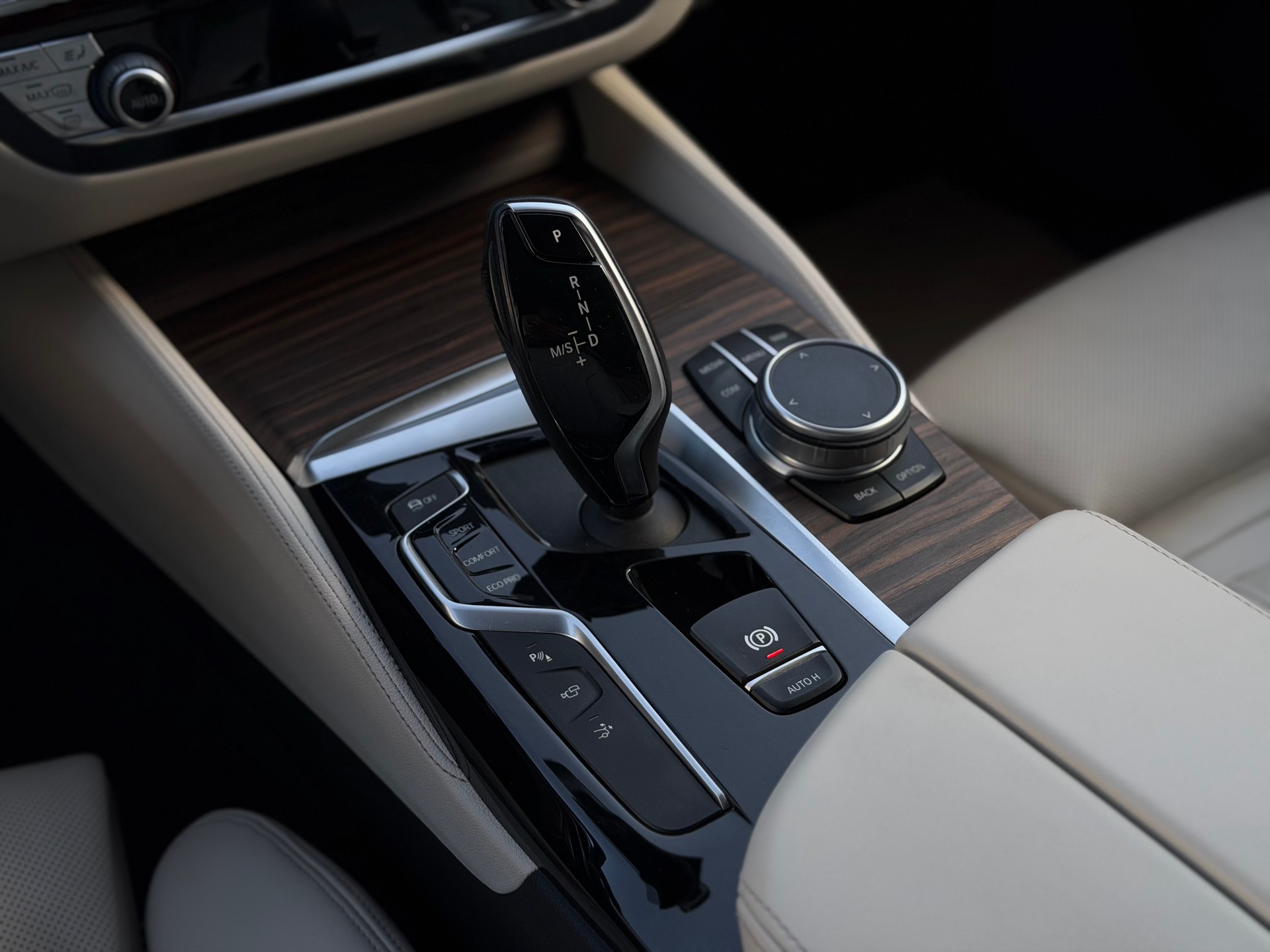 BMW 640i GT xDrive Steptronic M-Sport-image-18